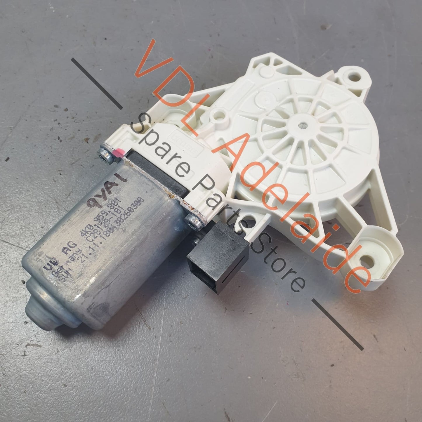 4K0959801 95895980100  Genuine OEM Audi Porsche VW Left side Window Regulator Motor 4K0959801 95895980100