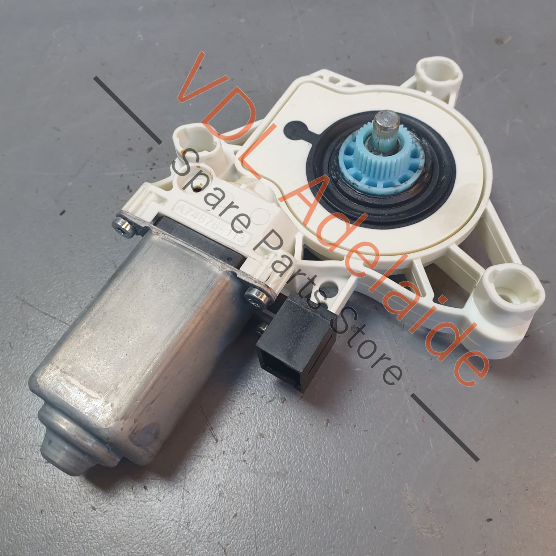 4K0959802 95895980200  Genuine OEM Audi Porsche VW Right side Window Regulator Motor 4K0959802 95895980200