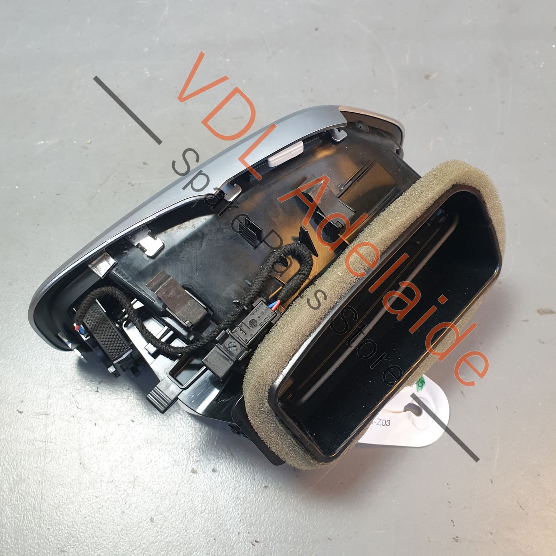 9Y0820951G0B   Porsche Cayenne E3 9YA 9YB Left Side AC Air Vent for Dashboard 9Y0820951 G0B