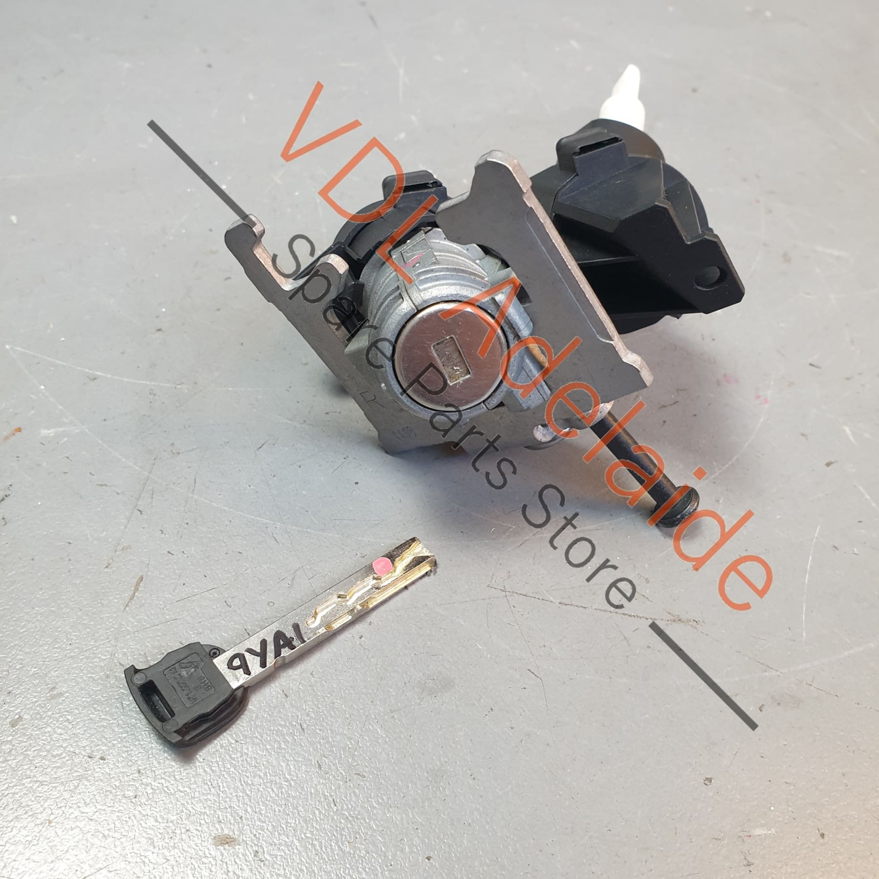    Porsche Cayenne E3 9YA 9YB Front Right Drivers Side Door Lock with matching blade key