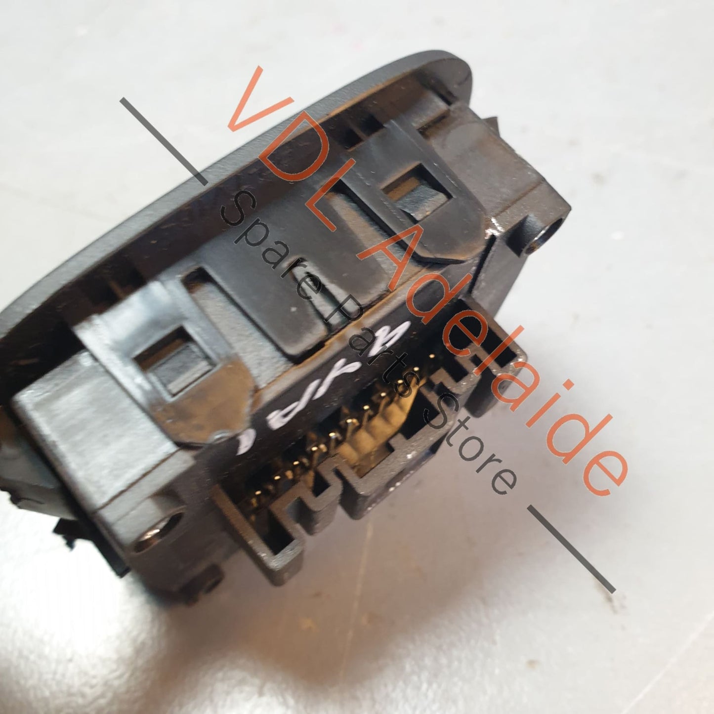9Y0959511B   Porsche Cayenne E3 9YA 9YB Boot Button Switch for Towing Preparation (sink & lift rear susupension) 9Y0959511B 6N3