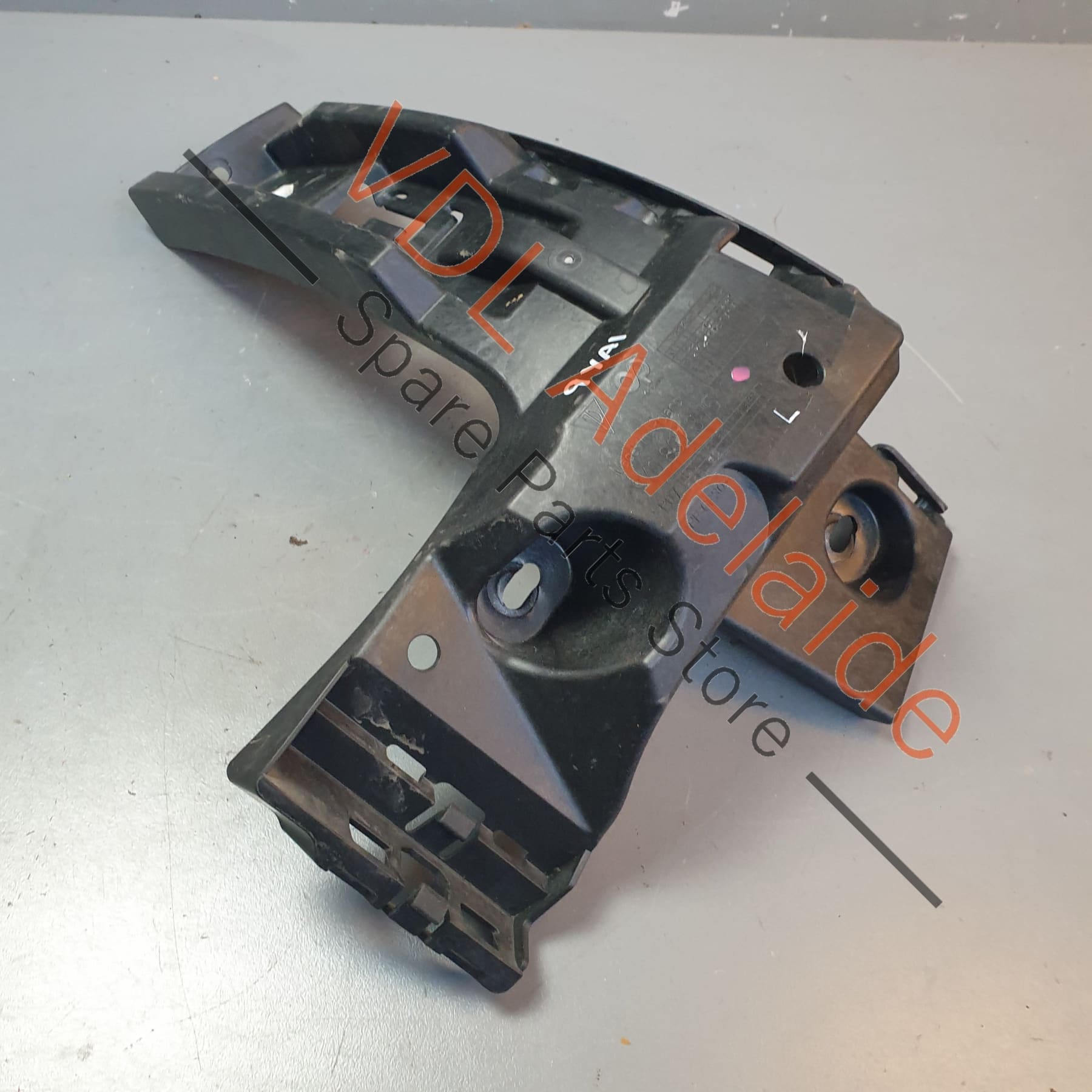 9Y0807375 9Y0807393   Porsche Cayenne E3 Rear Bumper Left Corner Securing Strip Bracket 9Y0807393 9Y0807375