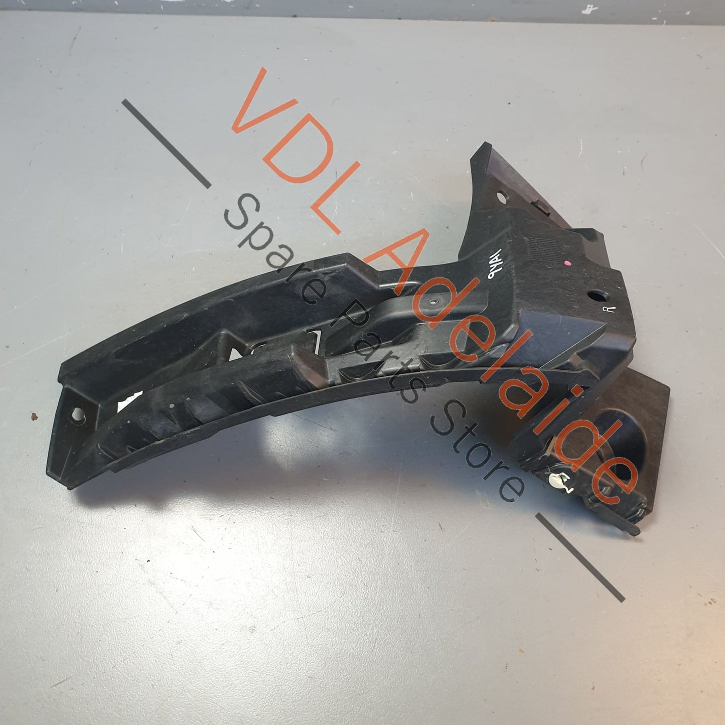 9Y0807376 9Y0807394   Porsche Cayenne E3 Rear Bumper Right Corner Securing Strip Bracket 9Y0807394 9Y0807376