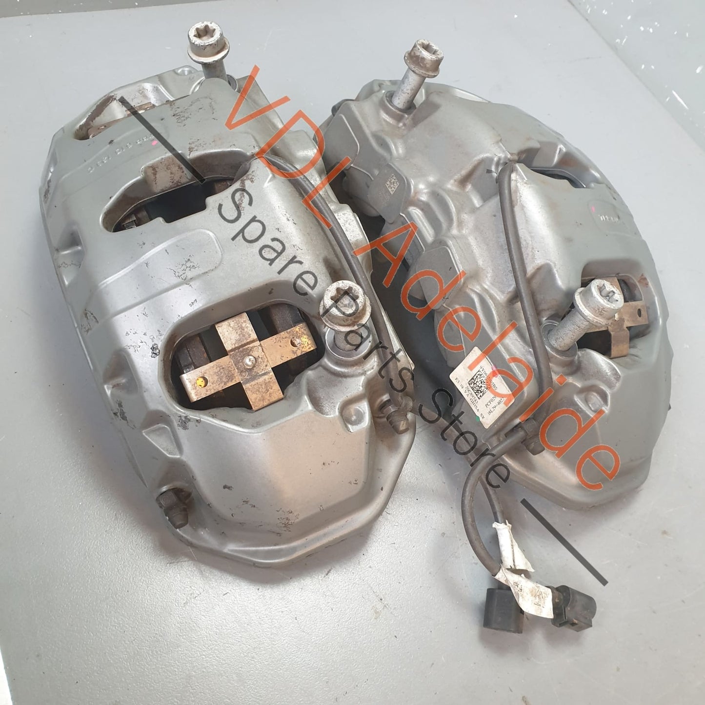 9Y0615123AF 9Y0615124AF 9Y0615123AG 9Y0615124AG Porsche Cayenne E3 9YA 19in 6 Pot Piston Brembo Front Brake Caliper Set 9Y0615123AF 9Y0615124AF Radial Mount