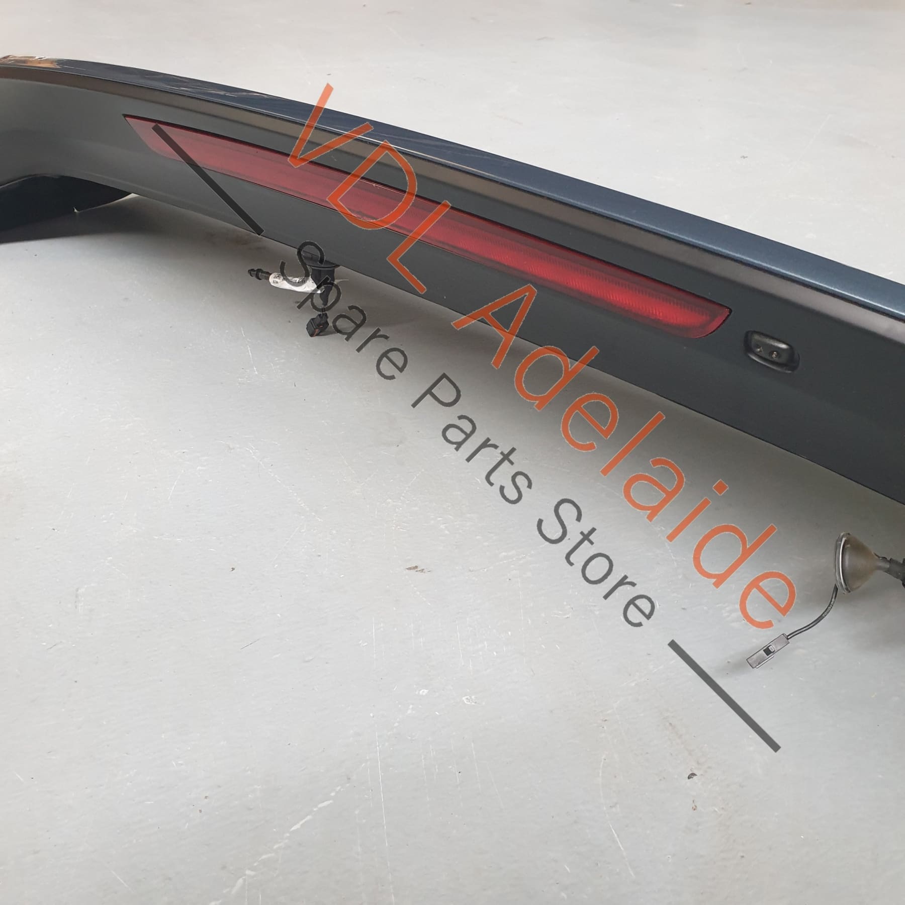 9Y0898932G2X 9Y0827934F 9Y0945097C  Porsche Cayenne S E3 9YA Rear Boot Spoiler with Third Brake Light Biscay Blue 9Y0898932 G2X 9Y0945097C