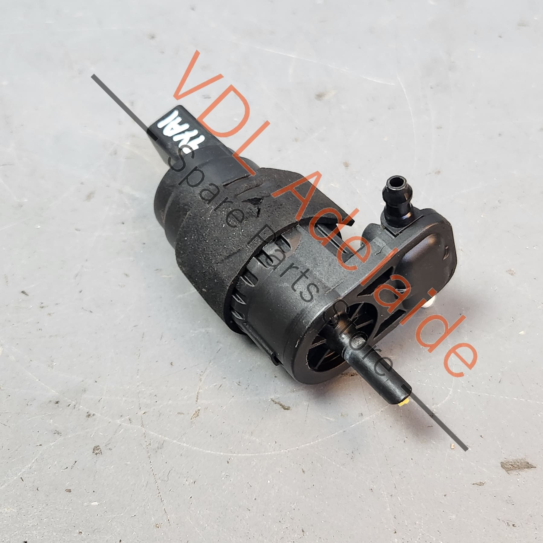 8K9955647 
95562817201  GENUINE OEM Porsche Audi Volkswagen Windscreen Washer Pump Motor 8K9955647 95562817201