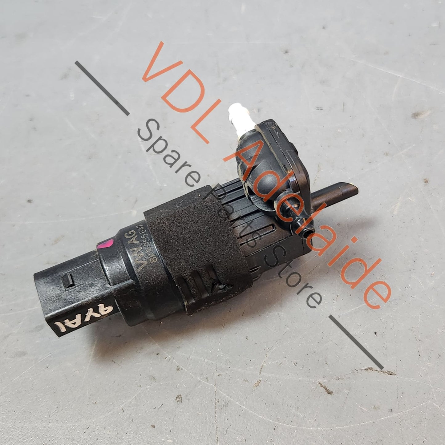 8K9955647 
95562817201  GENUINE OEM Porsche Audi Volkswagen Windscreen Washer Pump Motor 8K9955647 95562817201