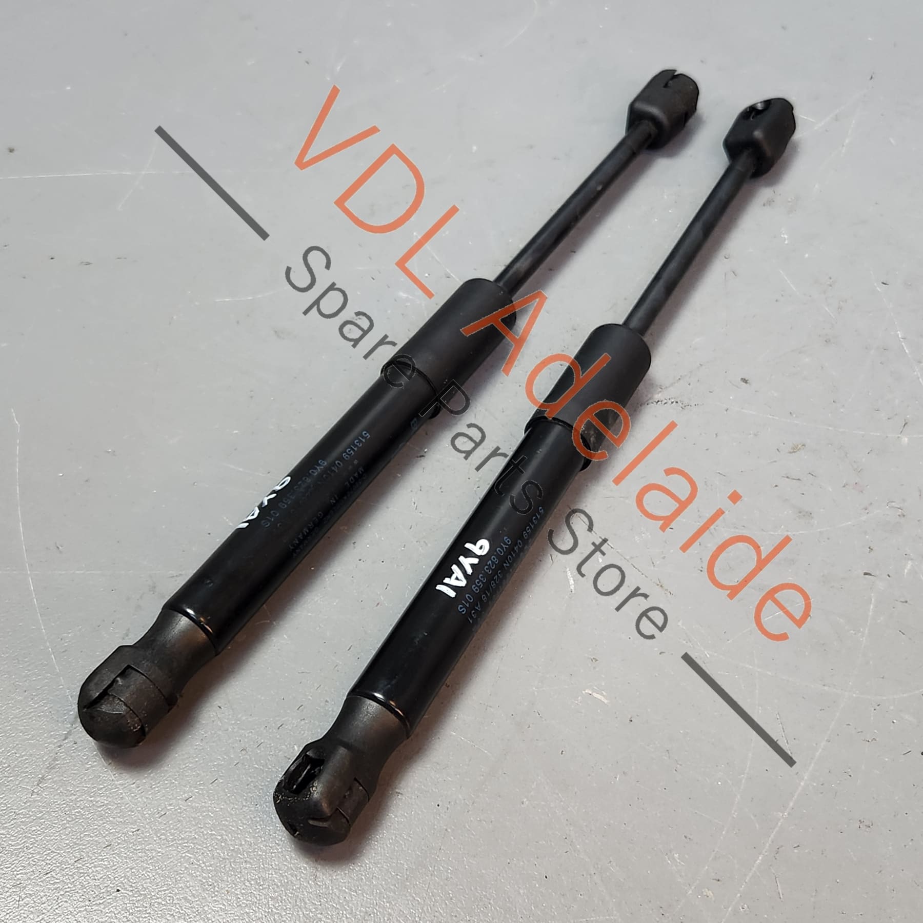 9Y0823359 9Y0823359A  Porsche Cayenne E3 9YA 9YB Pair of Bonnet Gas Lift Struts 9Y0823359