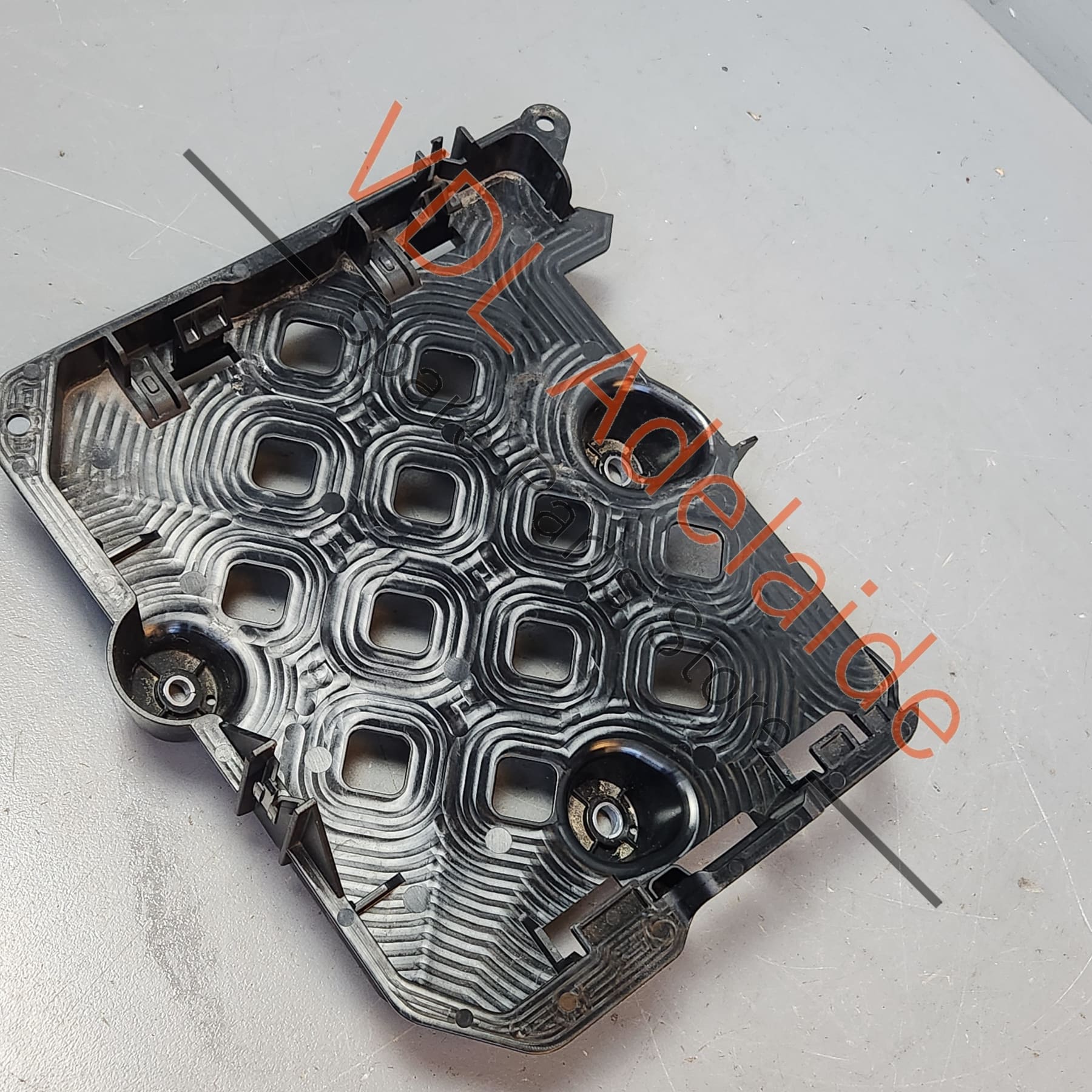 PAB90765000 4M0907650C  Porsche Cayenne ECU Engine Control Module Retaining Bracket 4M0907650C PAB90765000