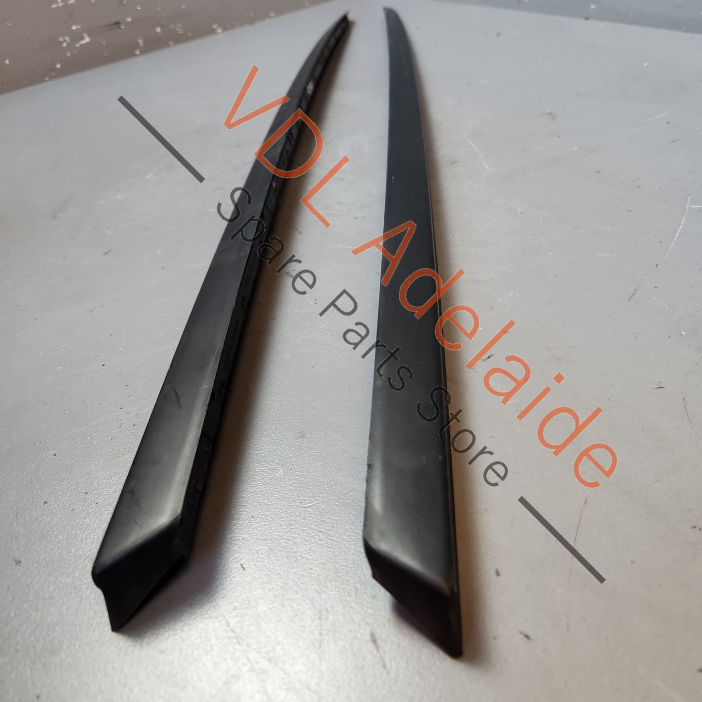 9Y0854328   Porsche Cayenne E3 9Y Windscreen Side Deflector Trim Pair 9Y0854327B 9Y0854328B