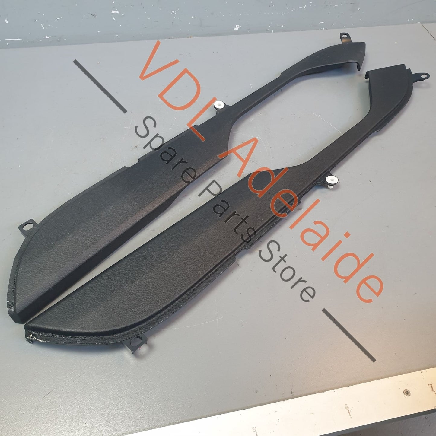 9Y0864069 9Y0864070  Porsche Cayenne E3 9Y Centre Console Leather Side Trim Pair 9Y0864069 9Y0864070 1D0