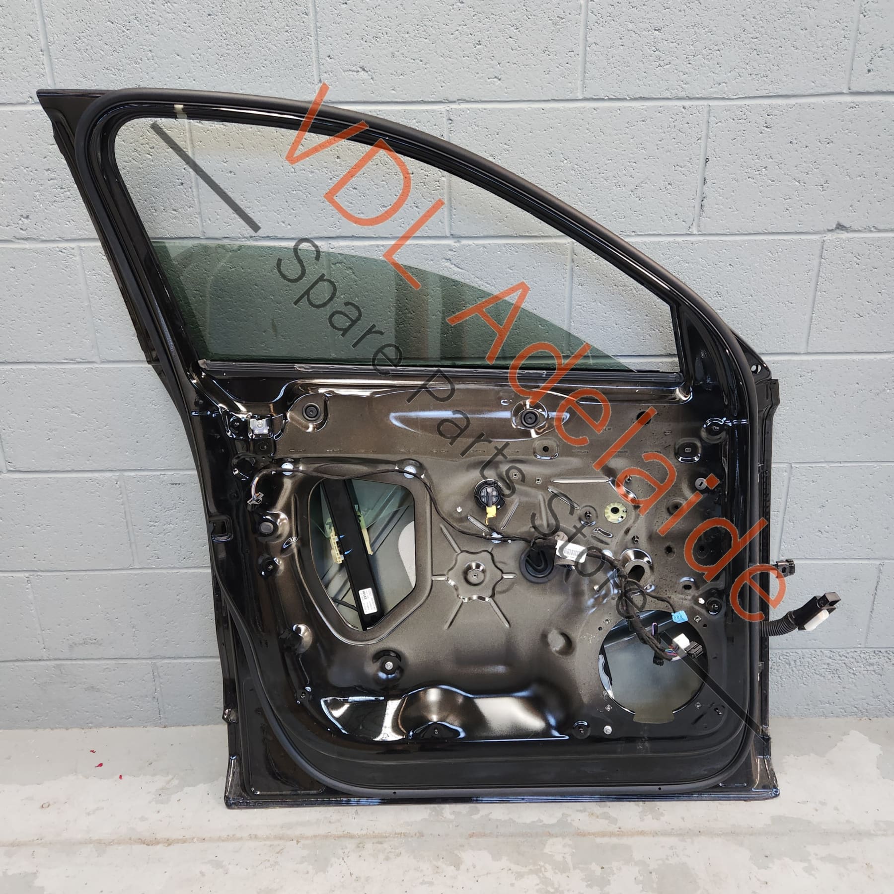 83A831051D 83A845201   Audi Q3 RSQ3 Front Left Door Shell Panel 
83A831051D 0E0E Mythosschwarz Metallic Glass 83A845201