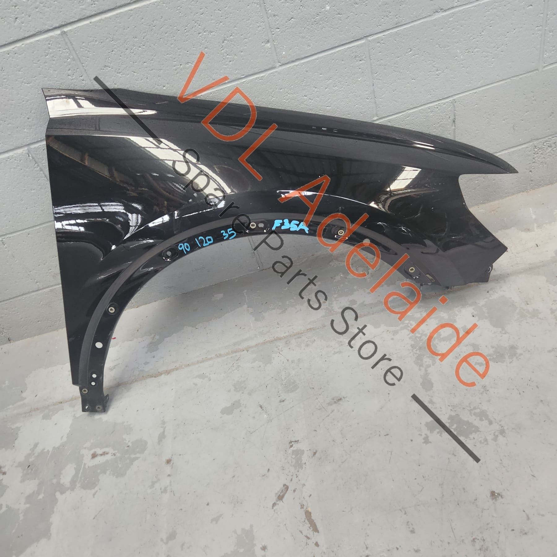 83A821022    Audi Q3 RSQ3 Front Right Mudguard Wing Panel Fender 83A821022 0E0E Mythosschwarz