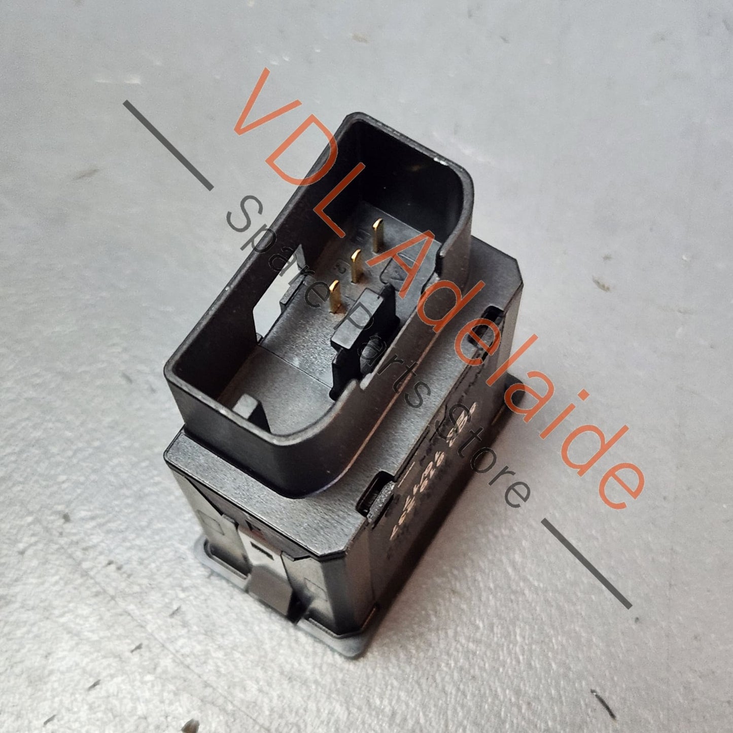 5Q0919237WGI    Audi A4 S4 B9 Key Lock Switch for Disabling Passenger Side Airbag 5Q0919237 WGI