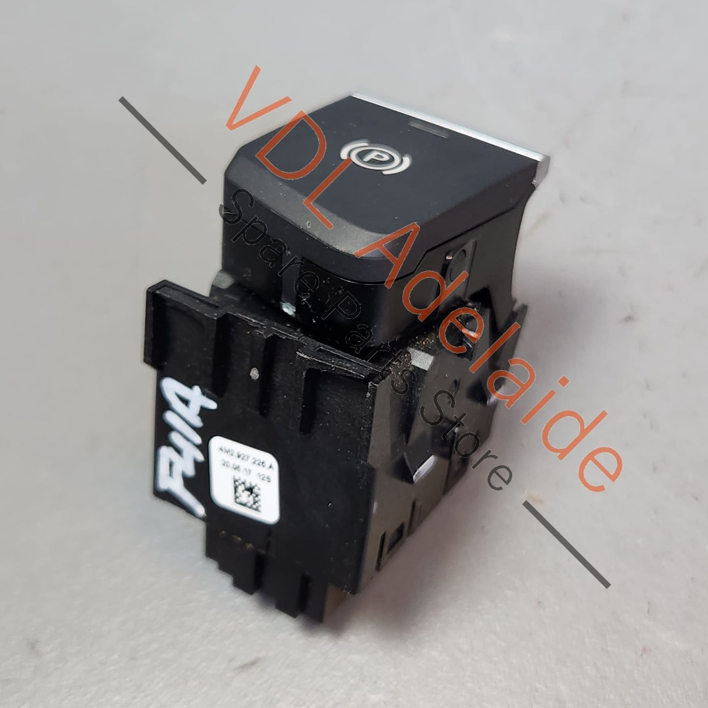 4M2927225A    Audi A4 S4 B9 Switch for Electric Handbrake Park Brake EPB 4M2927225A