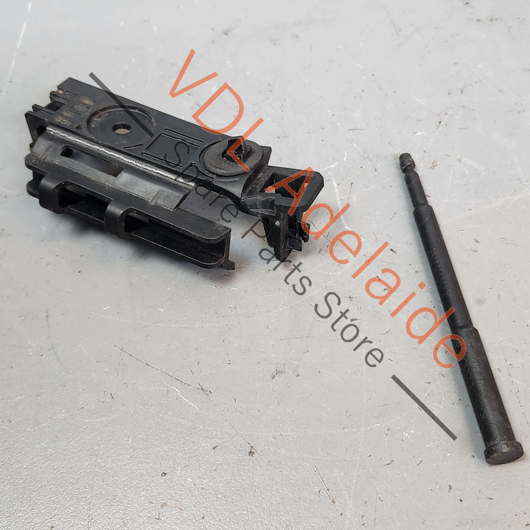 Audi A4 S4 Rear Left Bumper Retaining Bracket & Pin WHT007374 8W980788 ...