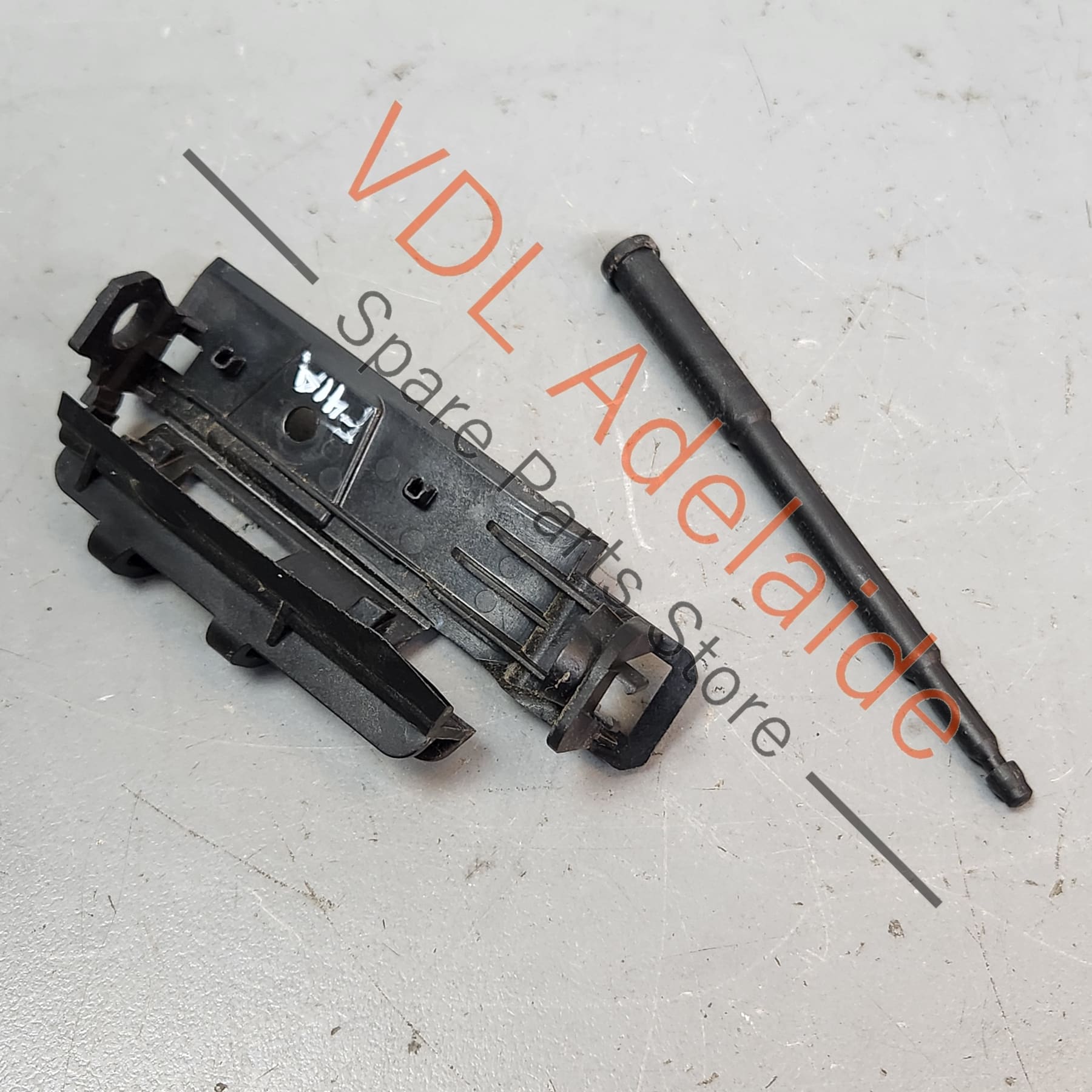 Audi A4 S4 Rear Right Bumper Retaining Bracket & Pin WHT007374 8W98078 ...