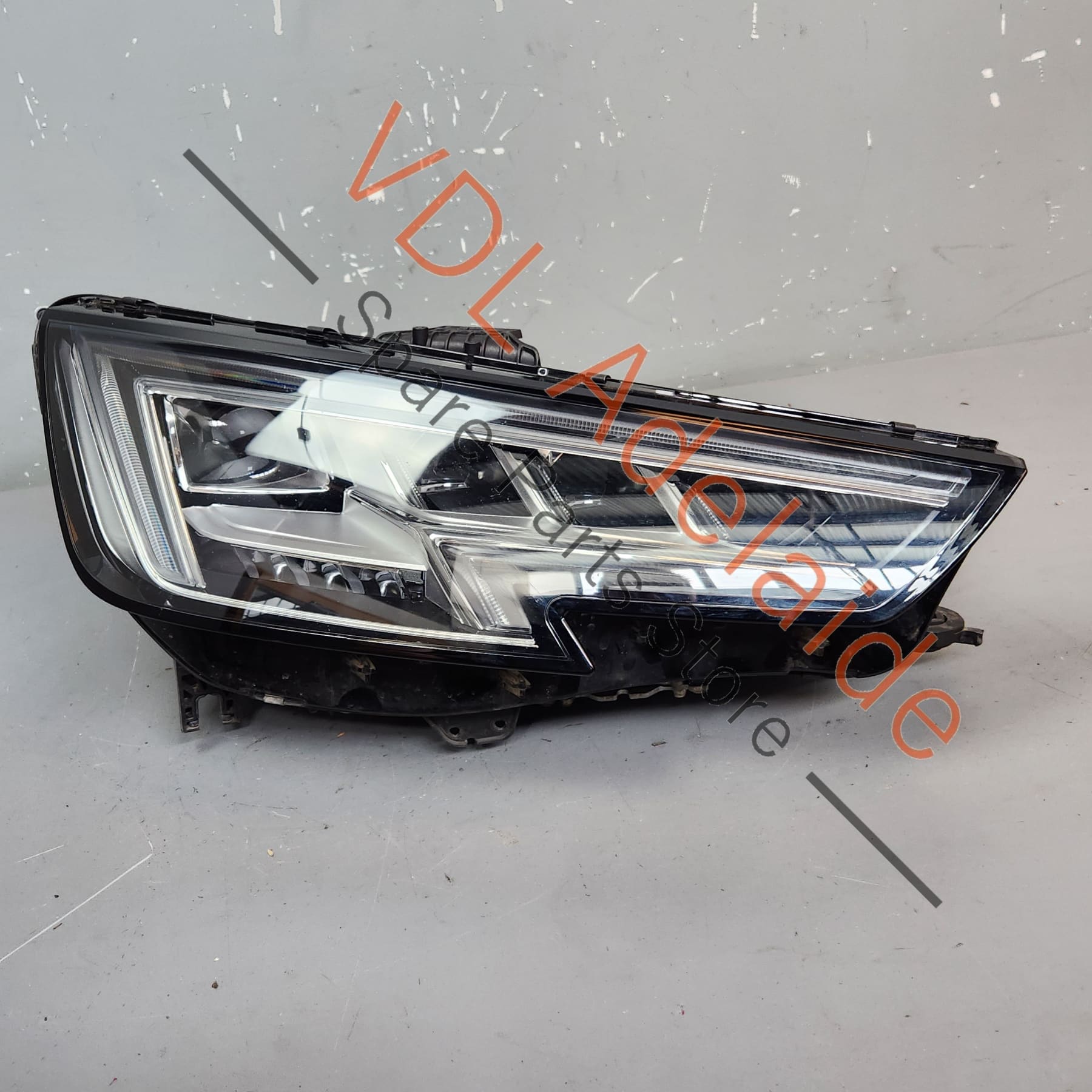 8W0941784A 8W0941036A 7PP941571BC Audi S4 A4 B9 LED Headlight with Matrix Beam Right for RHD Models 8W0941036A 8W0941784A 7PP941571BC 4M0907397AD
