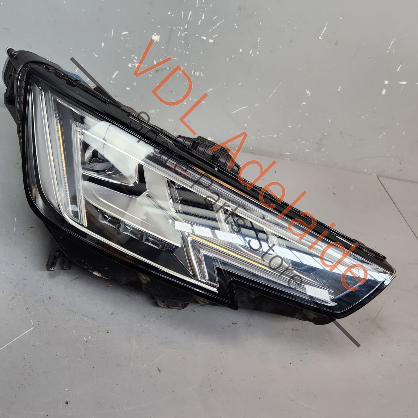 8W0941784A 8W0941036A 7PP941571BC Audi S4 A4 B9 LED Headlight with Matrix Beam Right for RHD Models 8W0941036A 8W0941784A 7PP941571BC 4M0907397AD