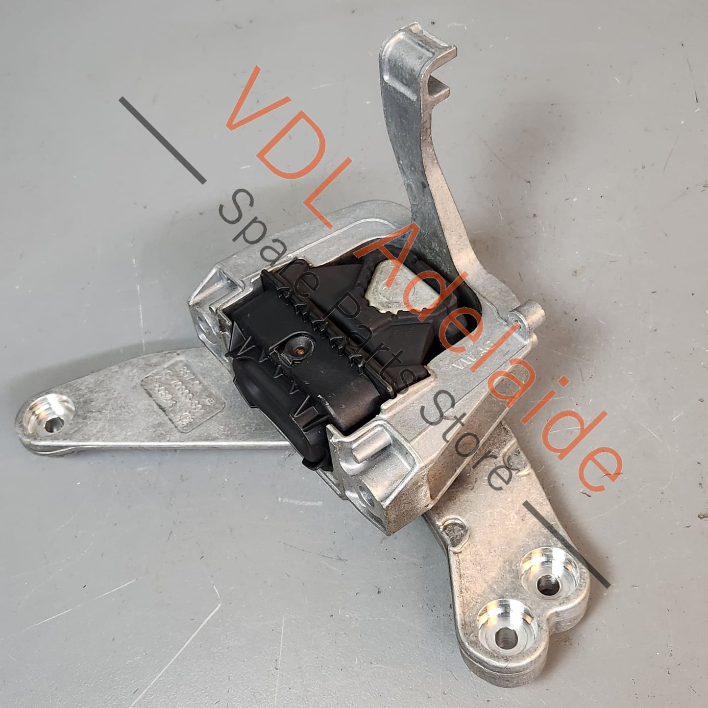 8V0199262D    Audi RS3 RSQ3 Engine Mount Right Side 8V0199262D