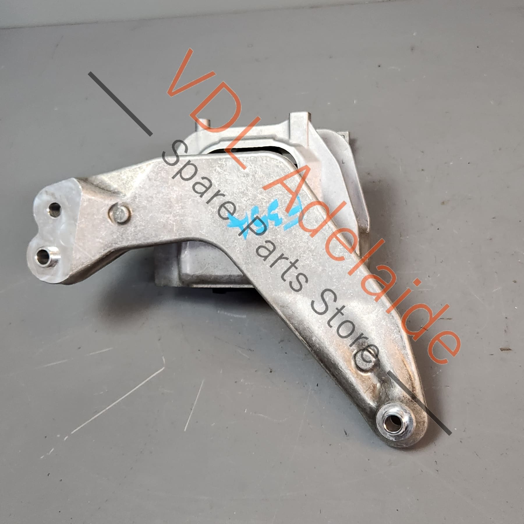 8V0199262D    Audi RS3 RSQ3 Engine Mount Right Side 8V0199262D