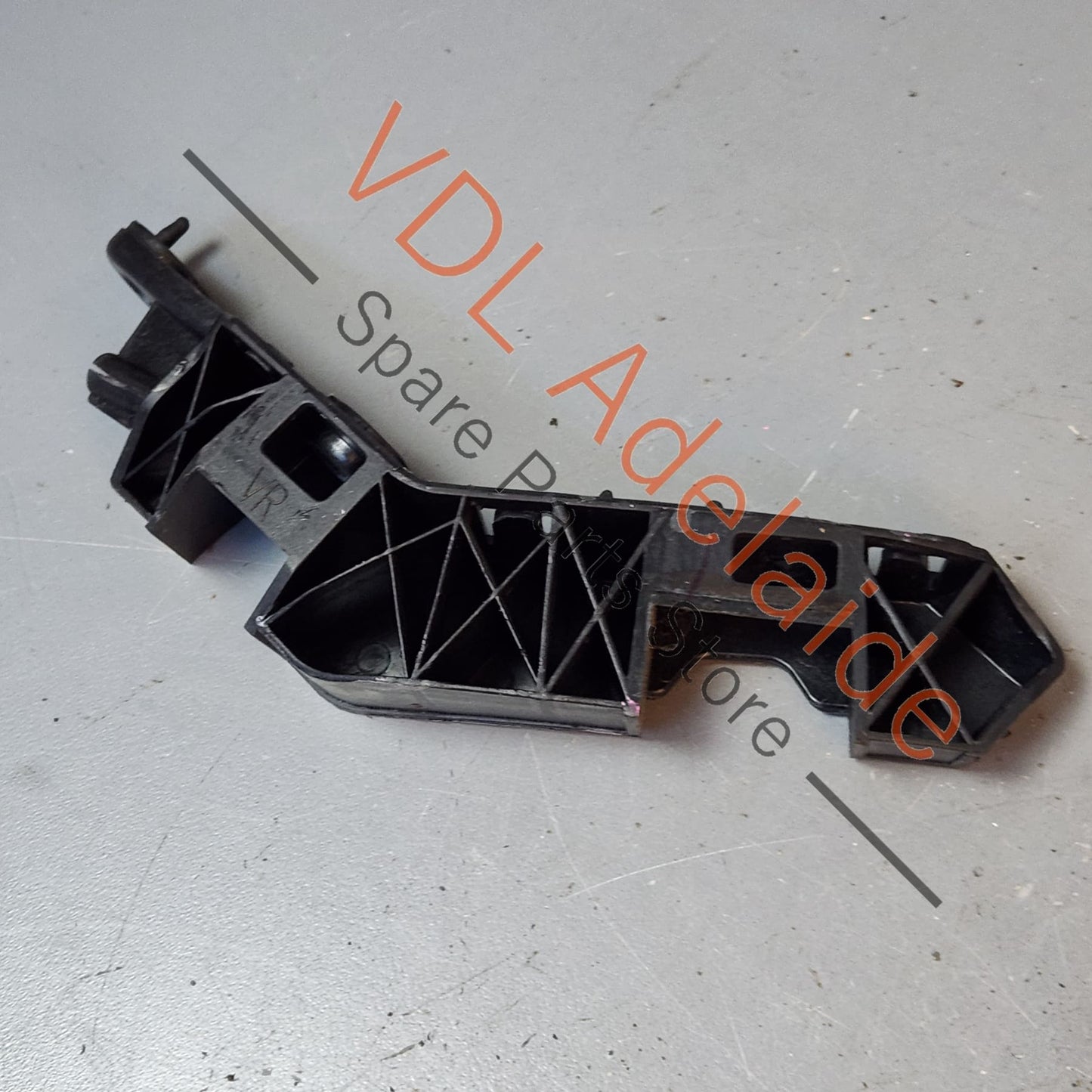 83A807184    Audi Q3 RSQ3 Front Right Mudguard Fender to Bumper Bracket Guide 83A807184