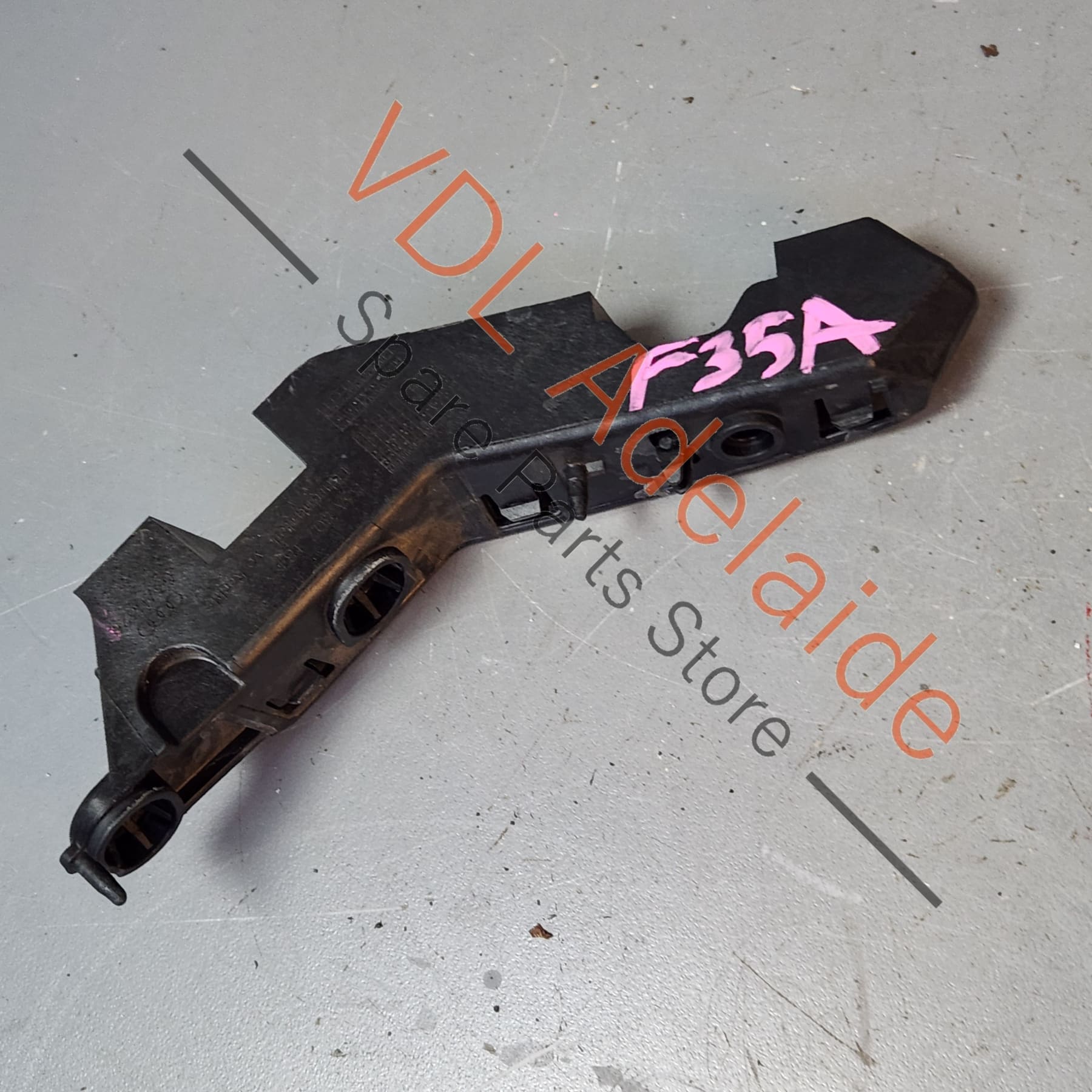 83A807184    Audi Q3 RSQ3 Front Right Mudguard Fender to Bumper Bracket Guide 83A807184