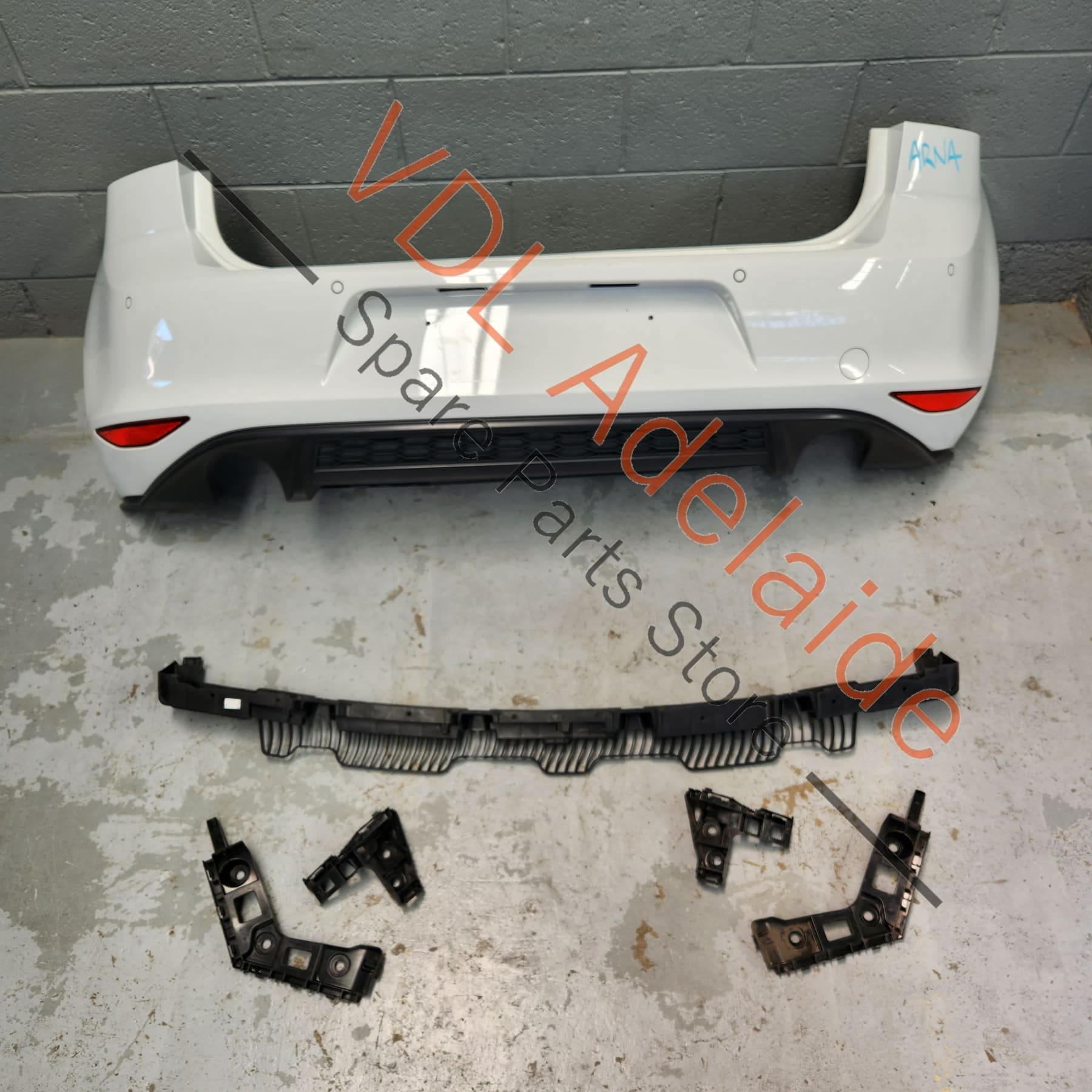 5G6807417AR 5G6807568F 5G6807441  VW Golf Mk7 GTi Rear Bumper Cover Diffuser & Mounting Brackets Pure White 0Q C9A 5G6807417AR