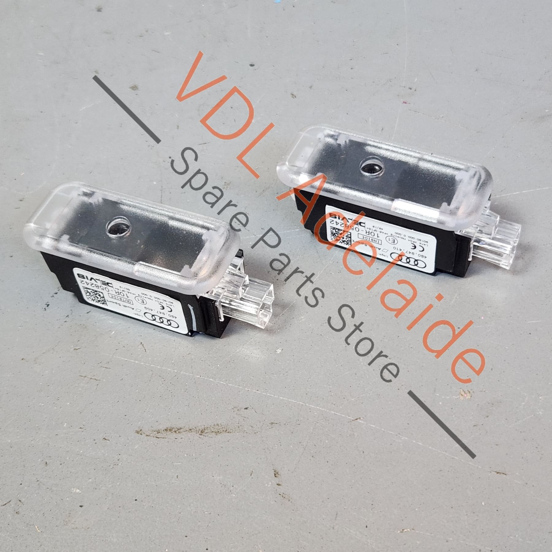 4S0947409 4S0947410   Pair of Genuine Audi RSQ3 Audi Sport Courtesy Puddle Light for Floor Projection 4S0947409 4S0947410