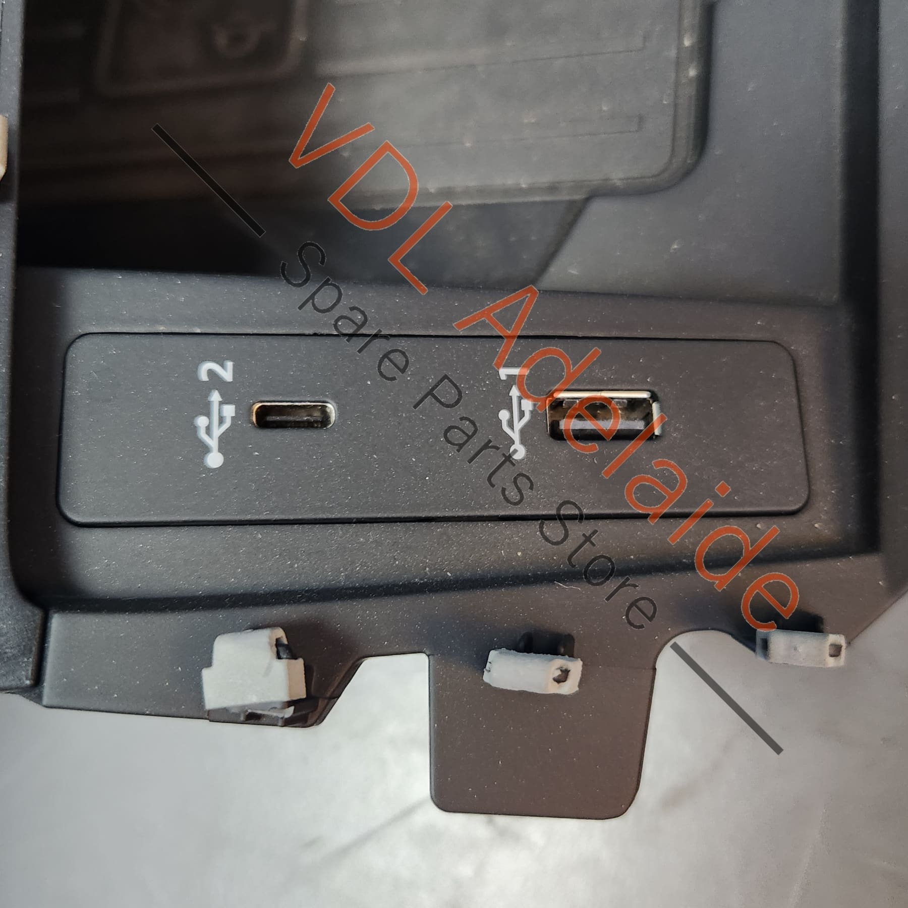 83A035736    Audi RSQ3 F3 Double USB Port & Cordless Phone Charging Dock 83A035736