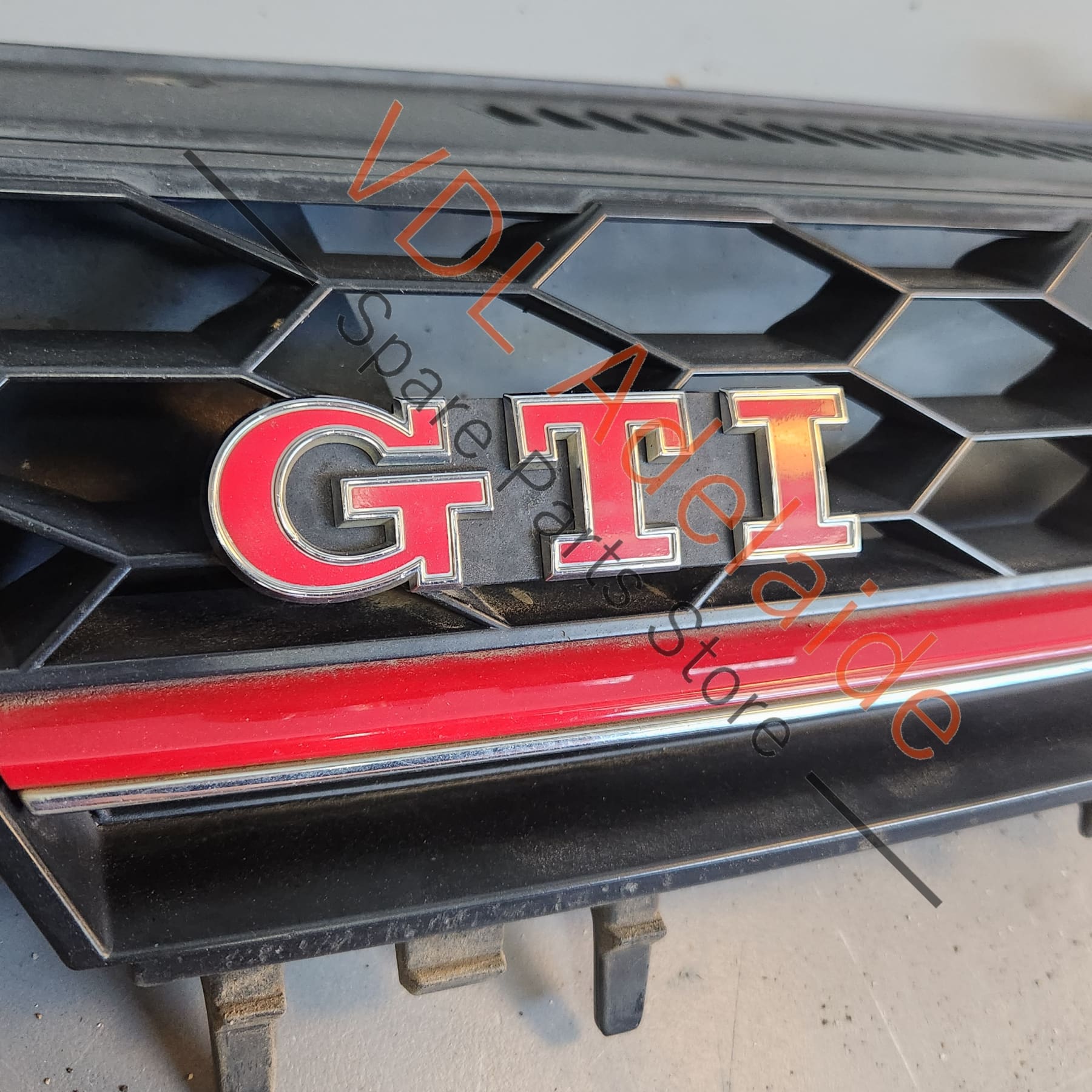 5G0853651ALBTU 5G0853679PWYR   VW Golf Gti Mk7 Front Radiator Grille with Badges Tornado Red 5G0853651AL BTU 5G0853679P WYR