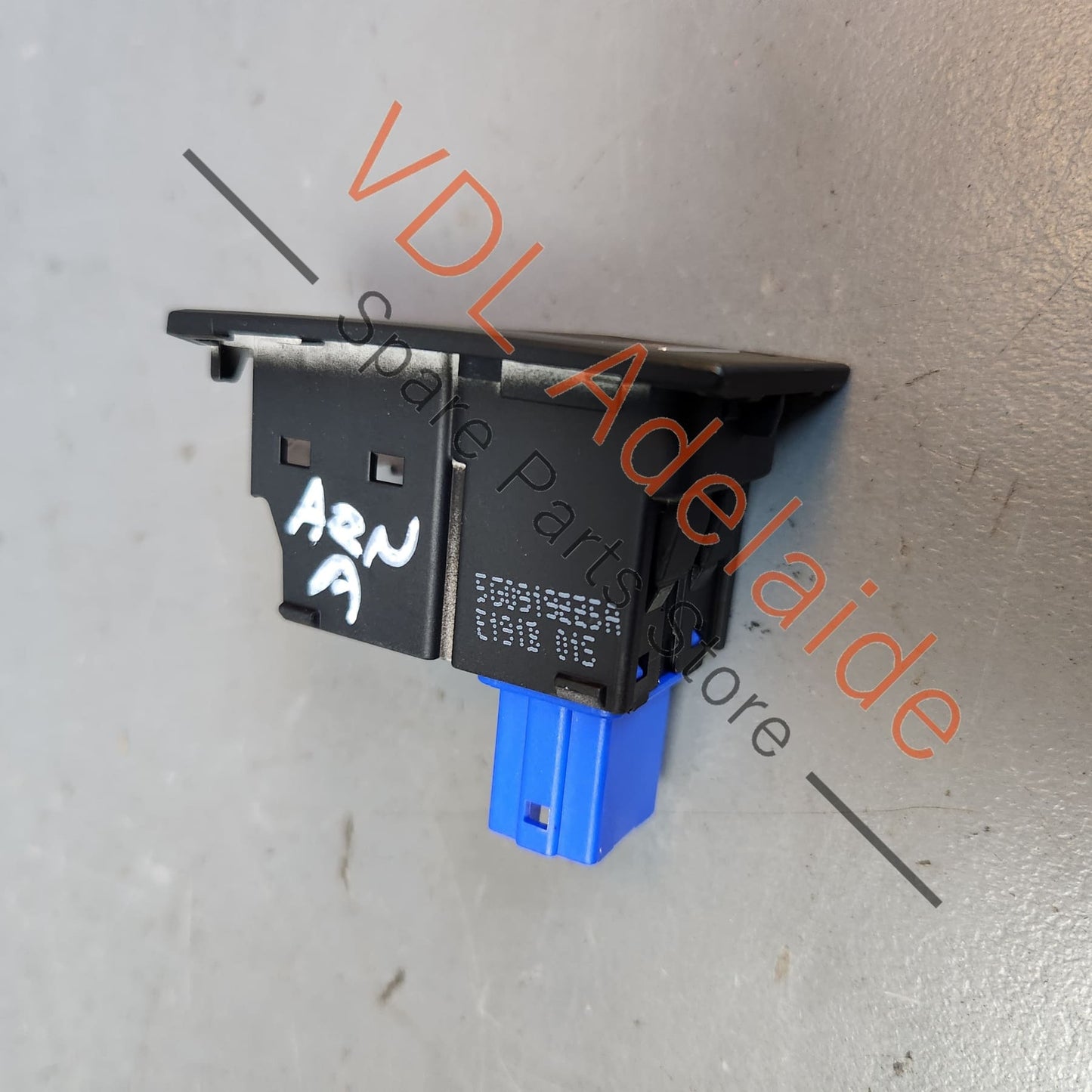 5G0919225A 5G0953509A   VW Golf MK7 Hazard Warning Switch Button 5G0953509A 5G0919225A