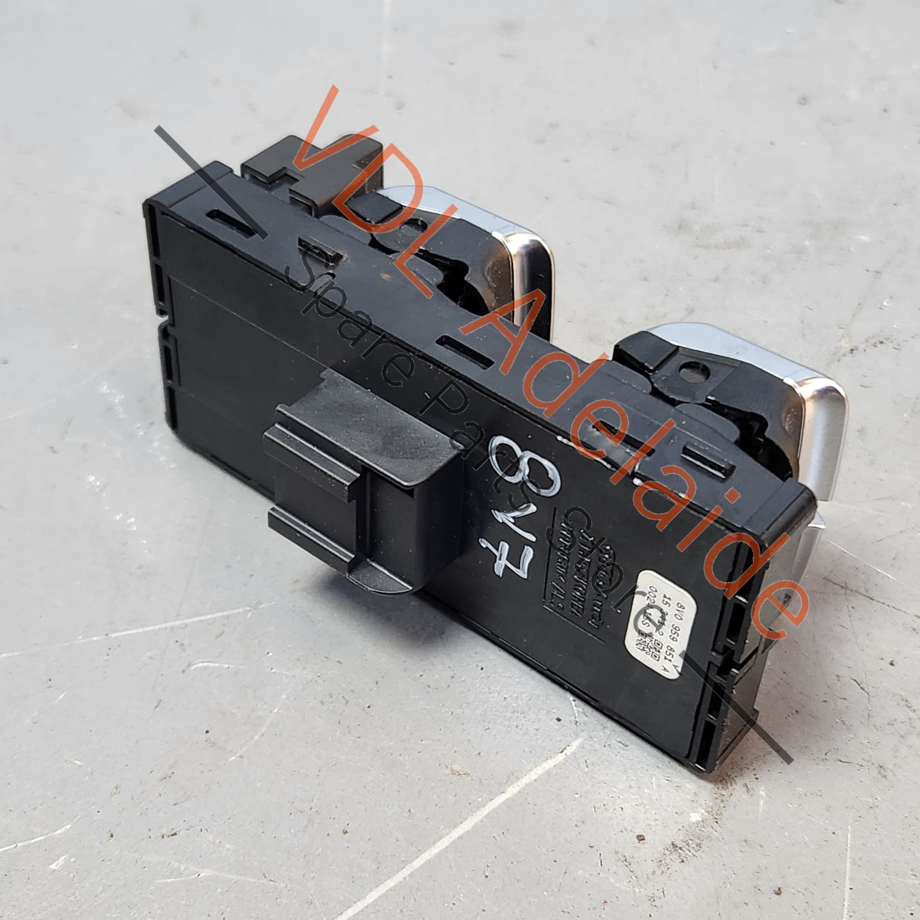 8V0959851A    Audi A3 S3 RS3 Q3 8V Front Right Master Drivers Window Switch 8V0959851A