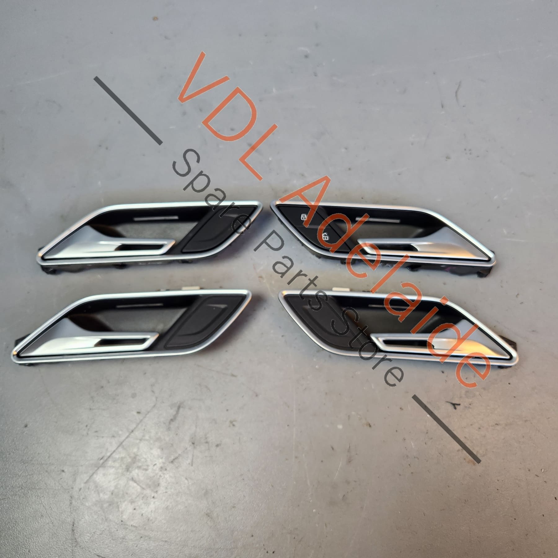 8V3837019C 8V3837020C   Audi RS3 8V Set of RS Lightweight Interior Door Handle Pulls 8V3837019C 8V3837020C