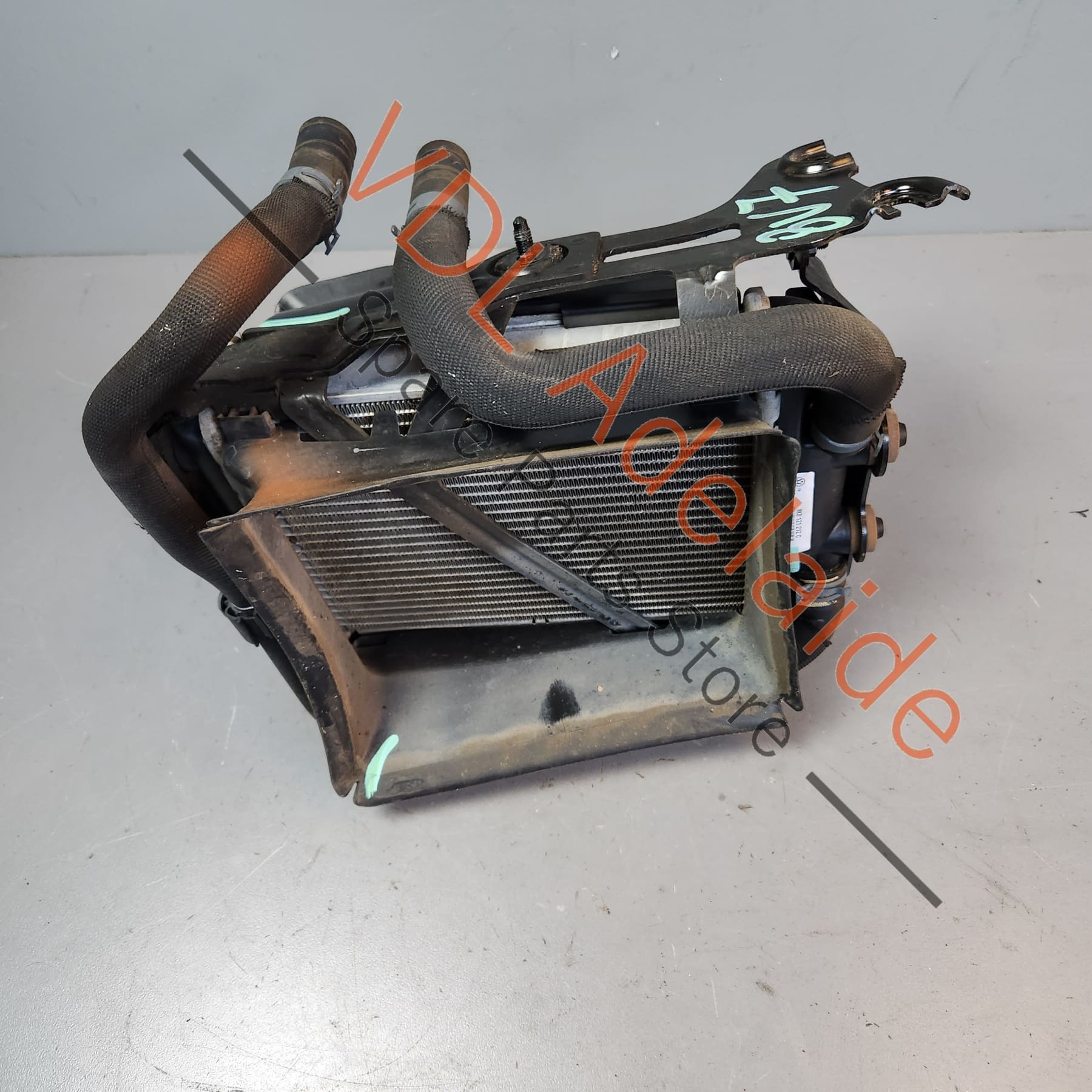 8K0121212C 8V0121262B 8V0121264A 8V0121674A Audi RS3 8V RHS Right Side Additional Radiator for Coolant Inc Bracket & Guides