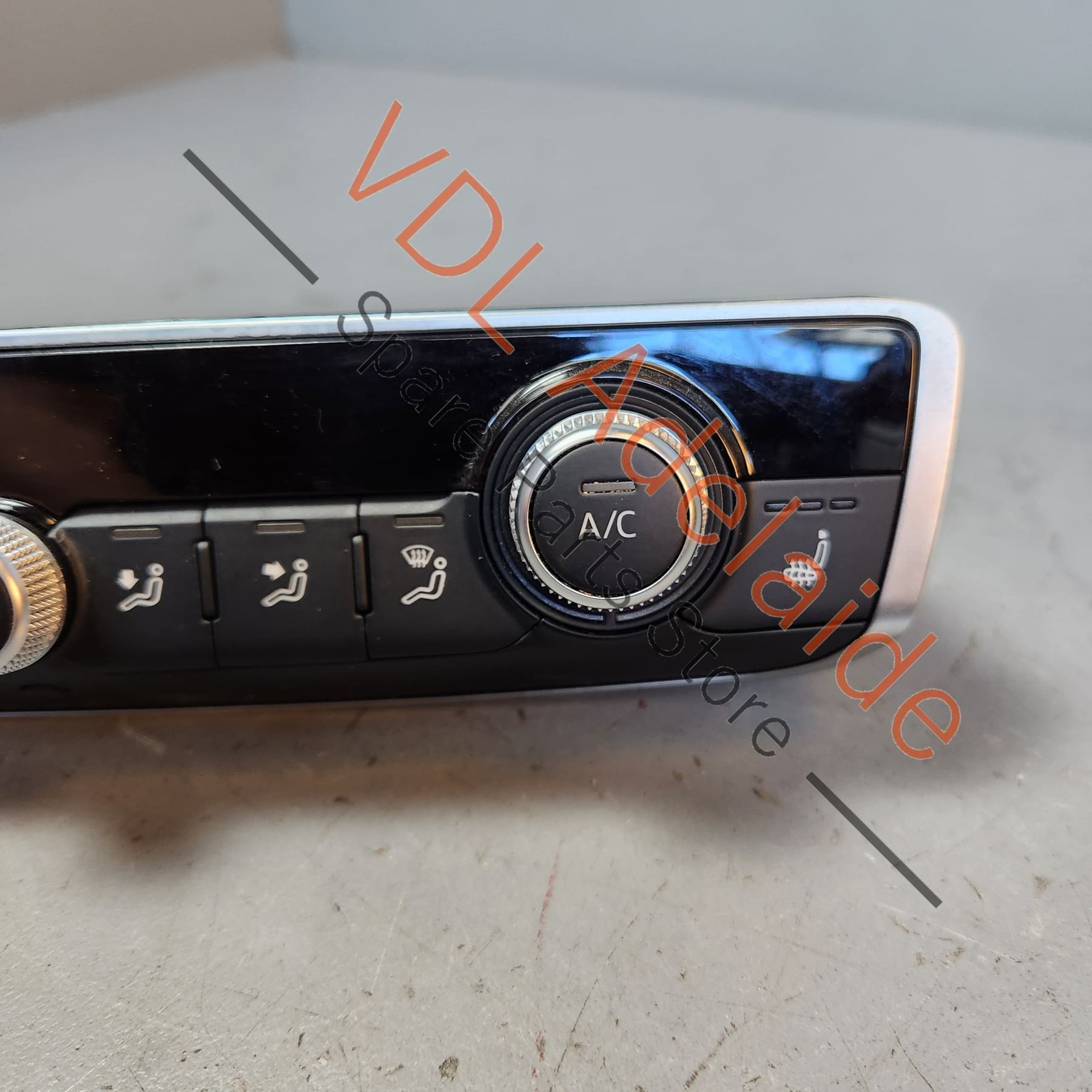 8V0820043D    Audi A3 S3 RS3 8V Air Conditioning Control Switch 8V0820043D