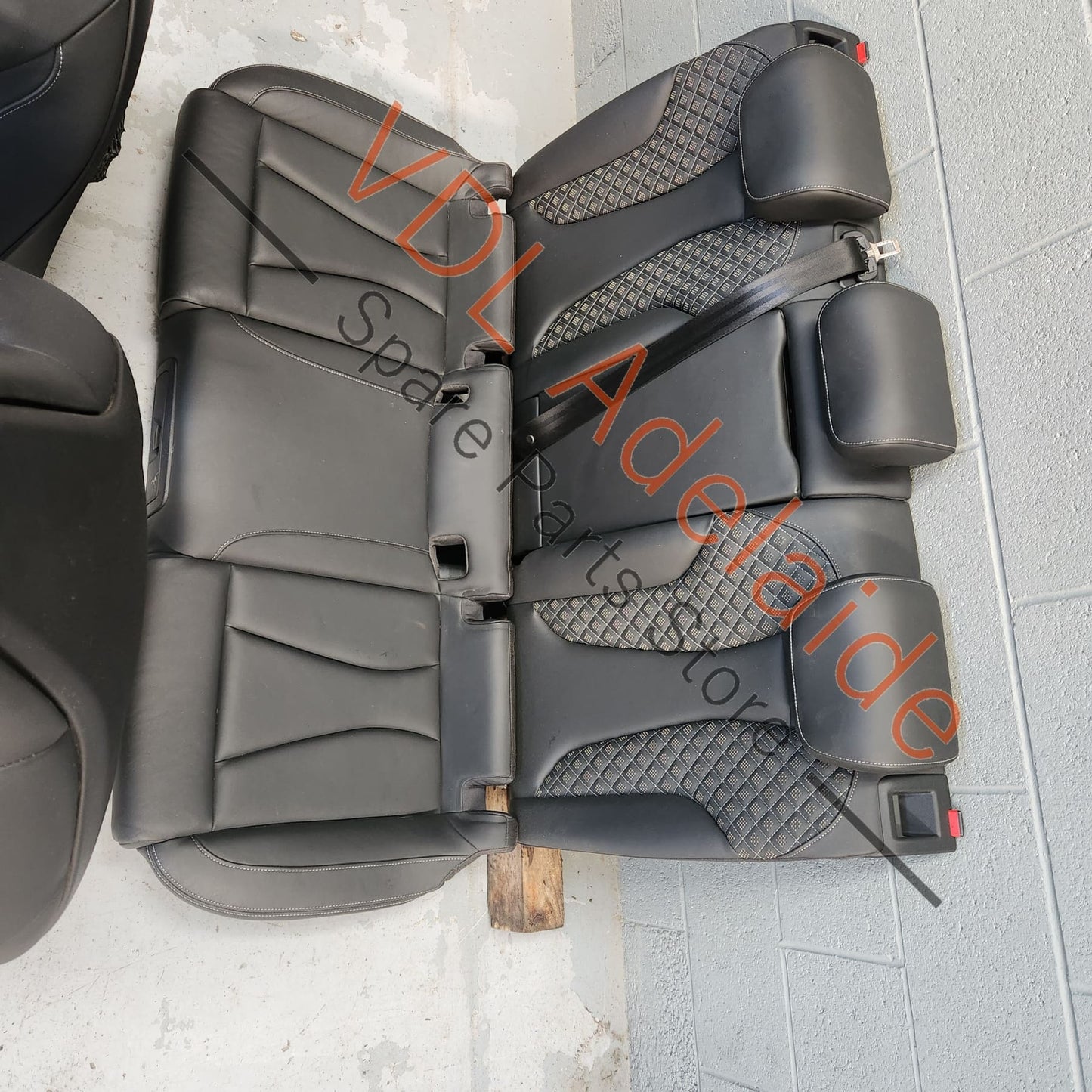     Audi RS3 8V Set of Diamond Pattern Vented Leather Sport Seats