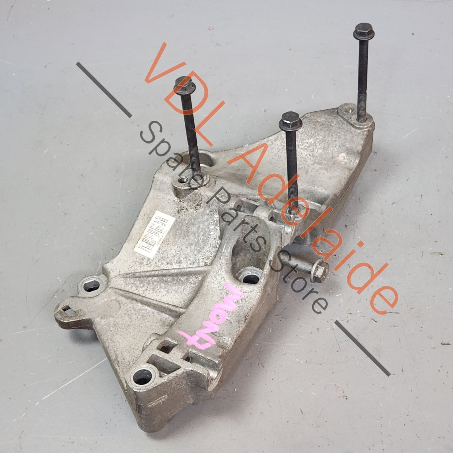 8200100148   Renault Aluminium Engine Bracket Alternator Support 8200100148