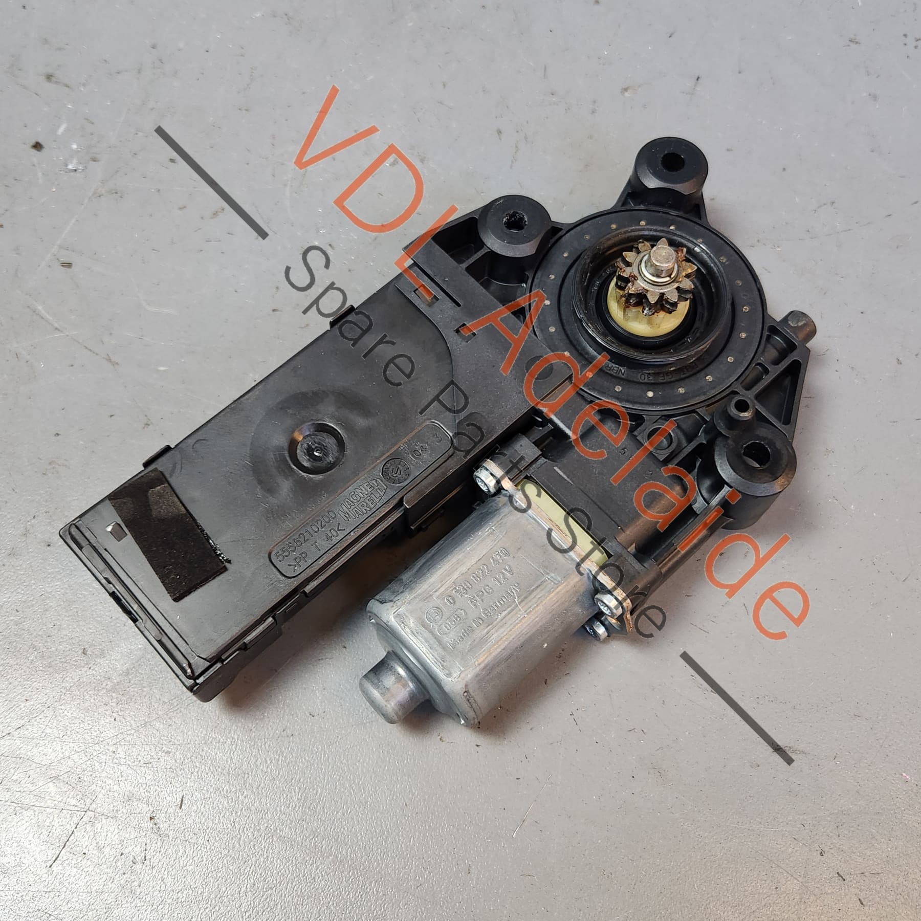 807306959R   Renault Megane Clio Drivers Side Window Motor 807306959R