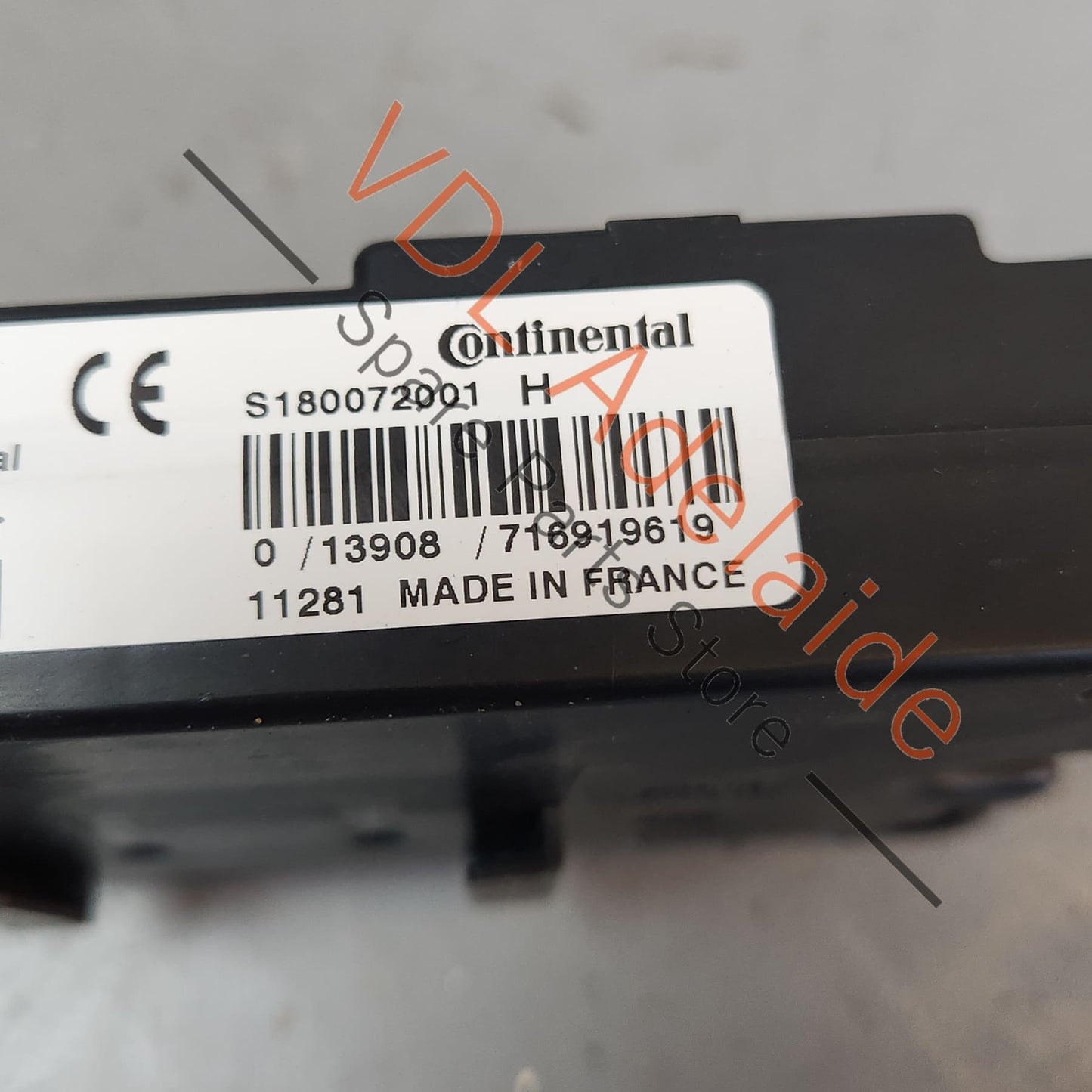 
280246043R   Renault Numerical Accessory Socket Satnav Control Module 280246043R CBOX