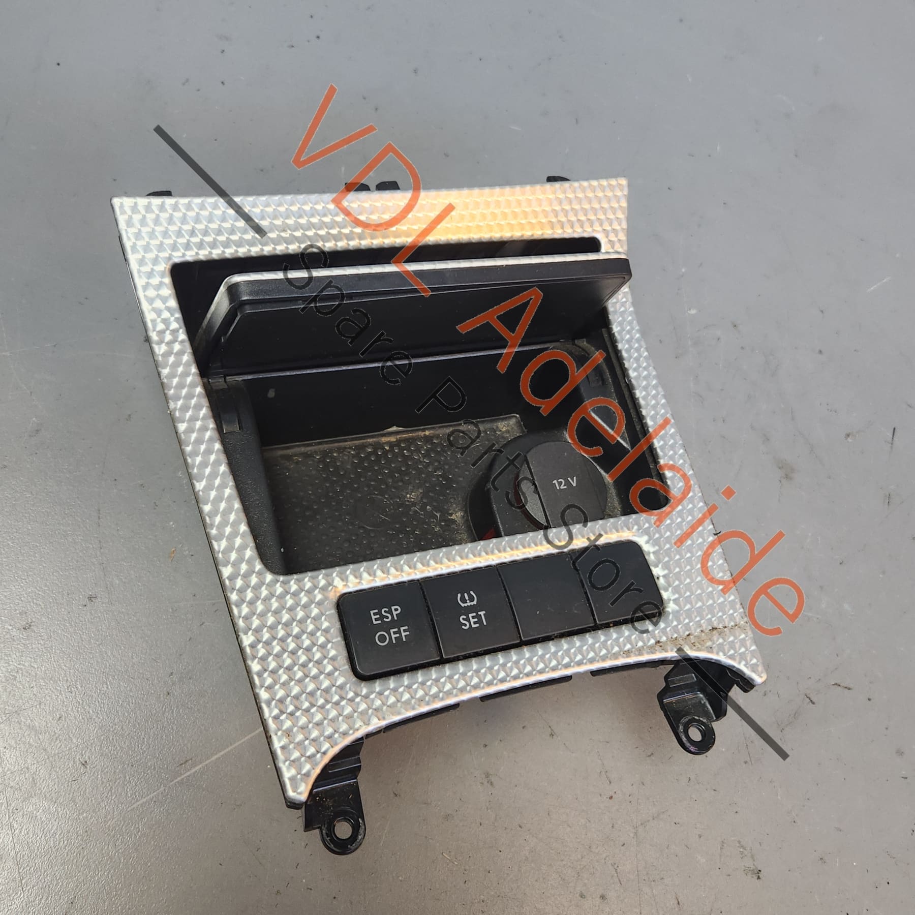 1K0863487B8B4 1K0857351B8B4 1K0857961A9B9  VW Golf MK5 R32 Ashtray Console Flip Open Cabinet in Engine Spin 1K0863487B 8B4 1K0857351B 8B4 1K0857961A 9B9