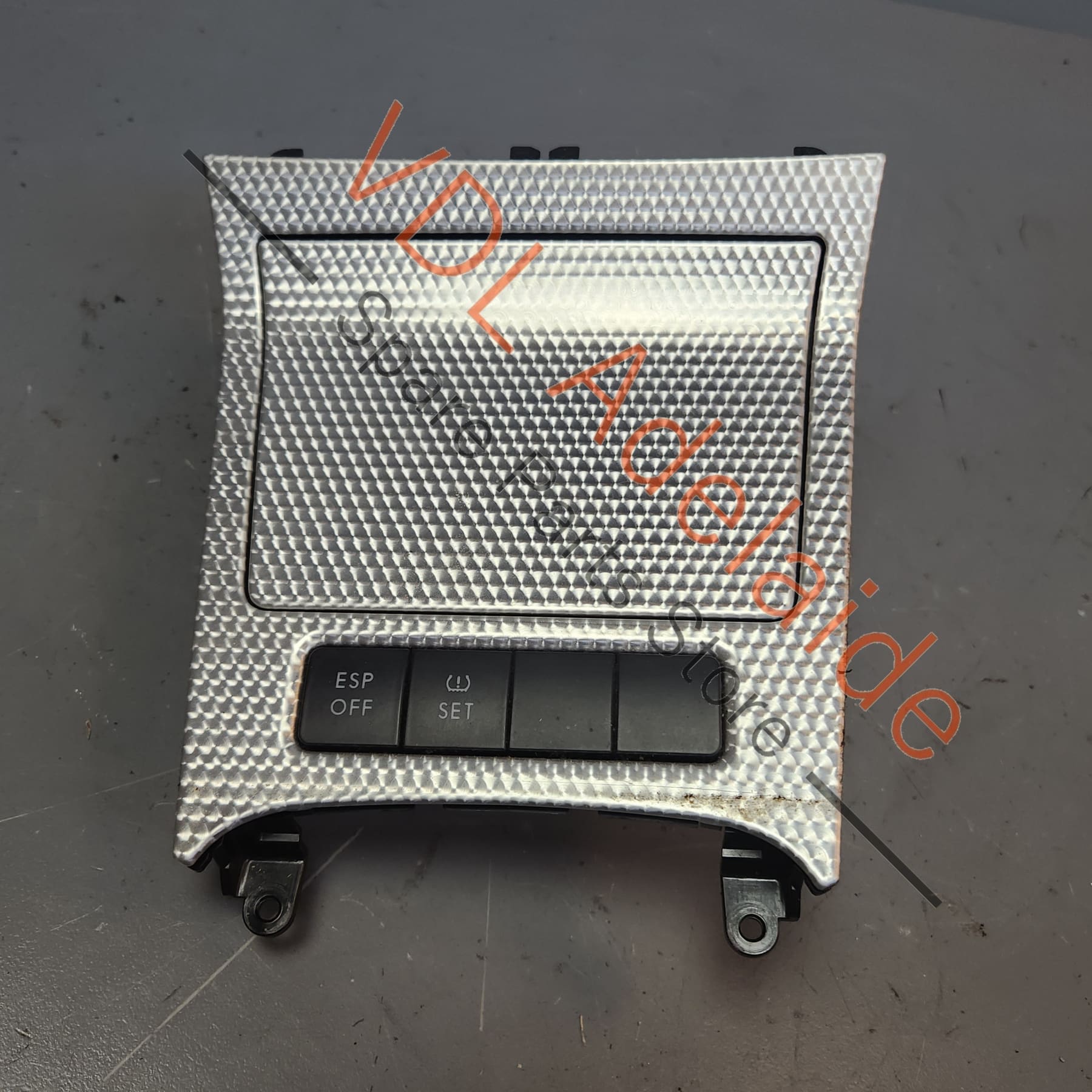 1K0863487B8B4 1K0857351B8B4 1K0857961A9B9  VW Golf MK5 R32 Ashtray Console Flip Open Cabinet in Engine Spin 1K0863487B 8B4 1K0857351B 8B4 1K0857961A 9B9