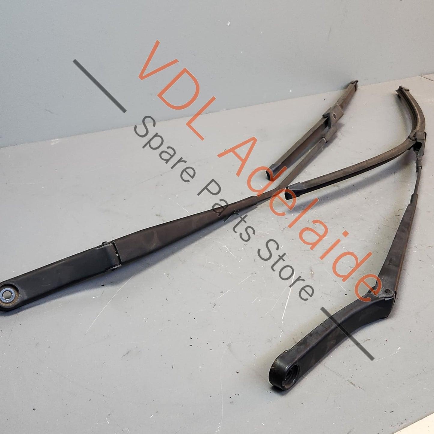 1Q2955410 1Q2955409   VW Golf MK5 Windscreen Wiper Arms Pair 1Q2955410 1Q2955409 suit RHD