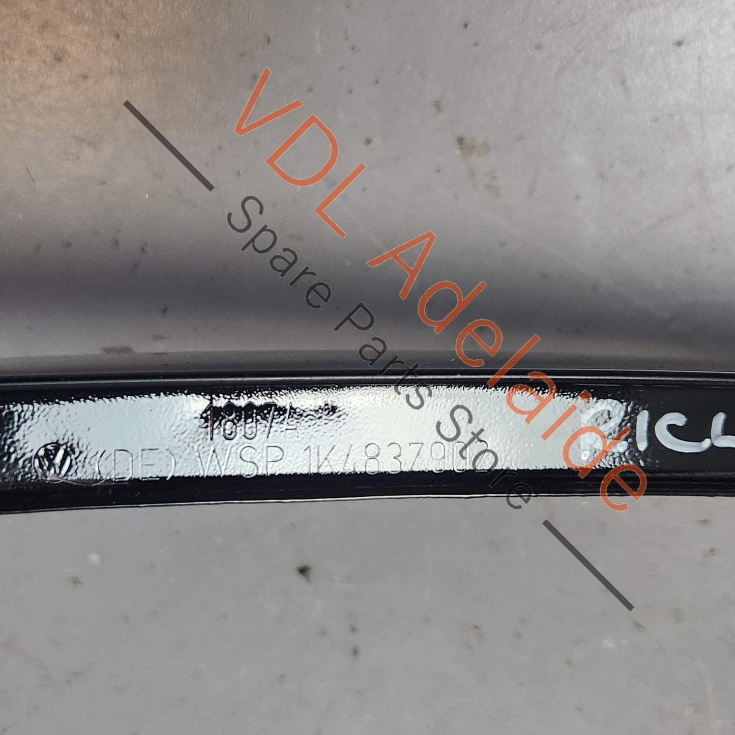 1K4837902B    VW Golf MK5 Front Right B Pillar Exterior Door Window Trim Molding Gloss Black 1K4837902B 041