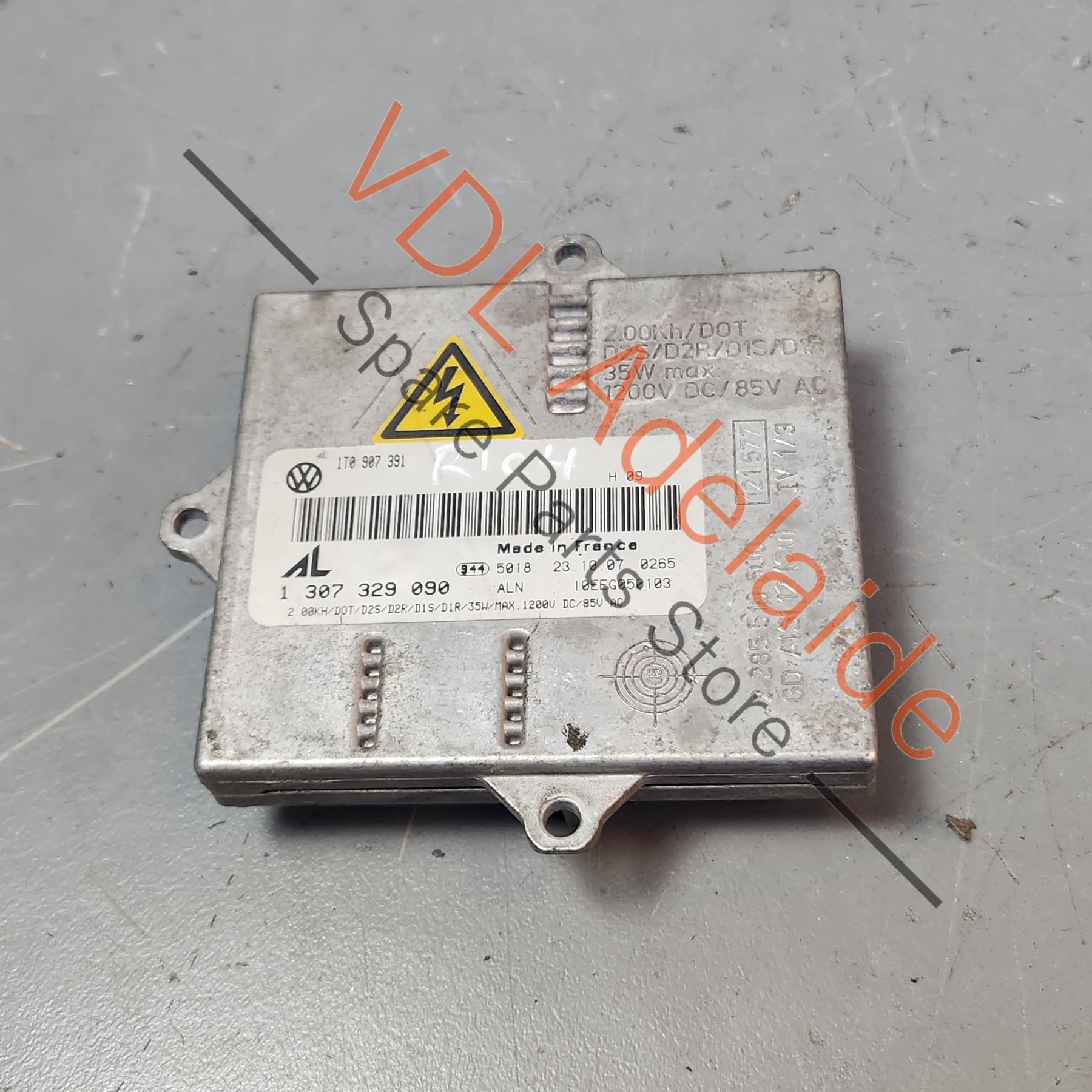 1T0907391    VW Golf R32 Headlight Range Control Module 1T0907391