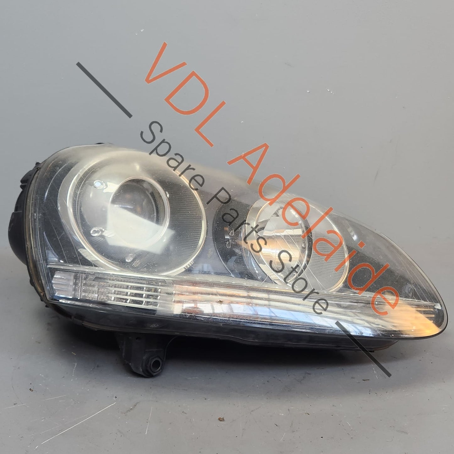 1K6941040A 1K6941032A   VW Golf R32 Genuine Xenon Headlamp RHS Right Side 1K6941040A 1K6941032A