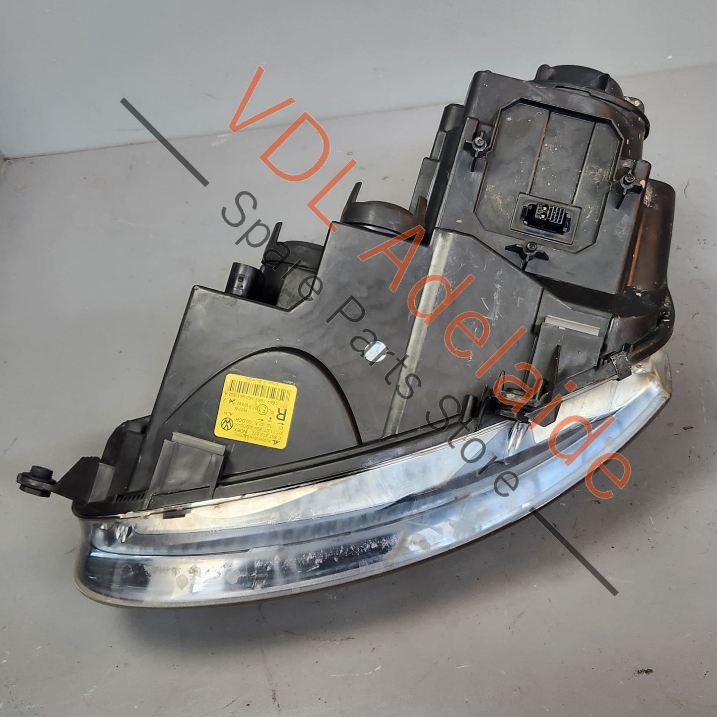 1K6941040A 1K6941032A   VW Golf R32 Genuine Xenon Headlamp RHS Right Side 1K6941040A 1K6941032A