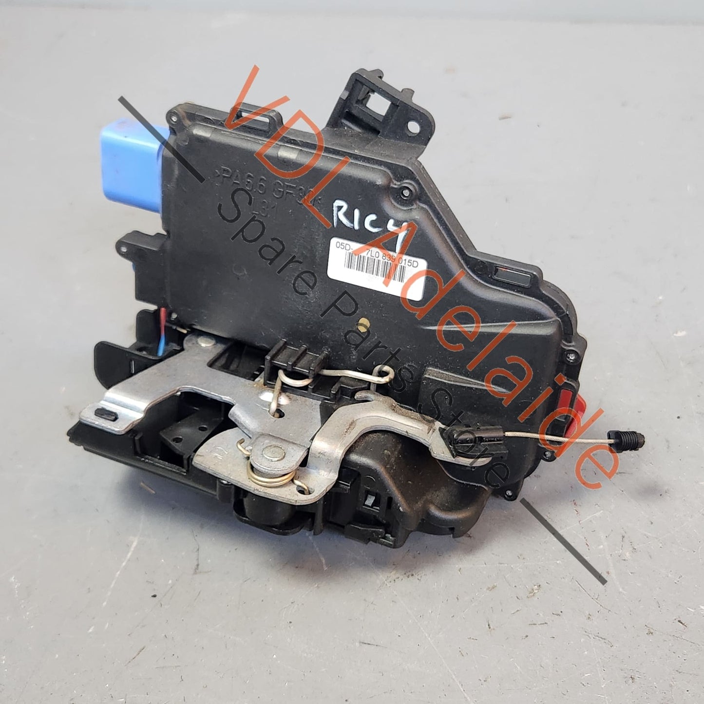 7L0839015D    VW Rear Left Door Lock Passat Touareg Golf Jetta 7L0839015D