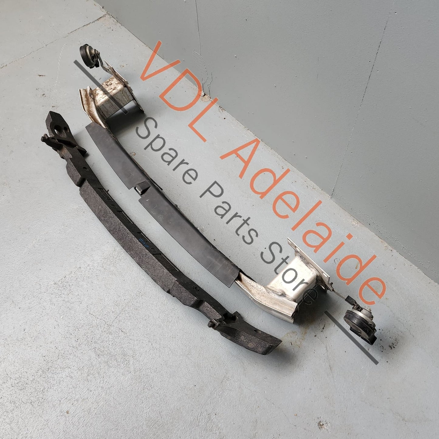 8V0807109B    Audi A3 S3 8V Sedan Aluminium Crash Impact Bumper Bar Reo 8V0807109B 8V3807550C