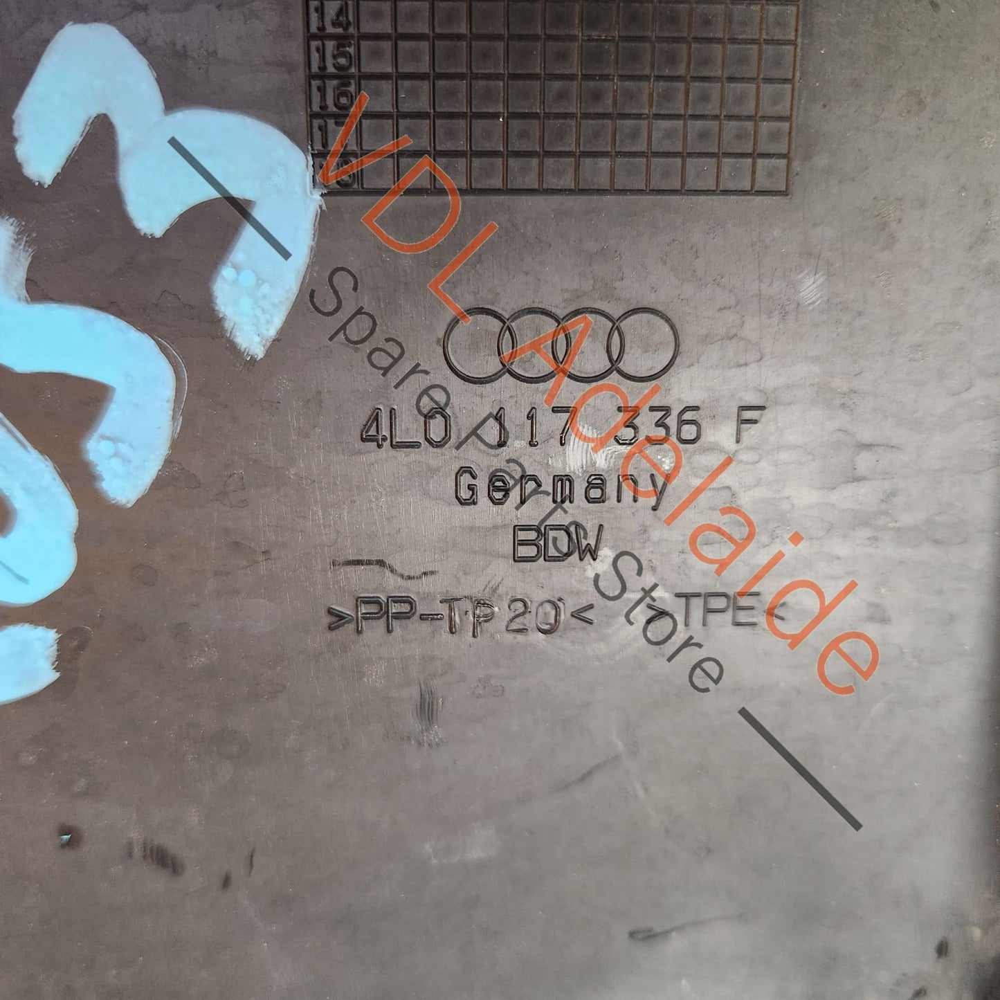 4L0117336F    Audi Q7 4L Right Side Air Guide for Intercooler 4L0117336F